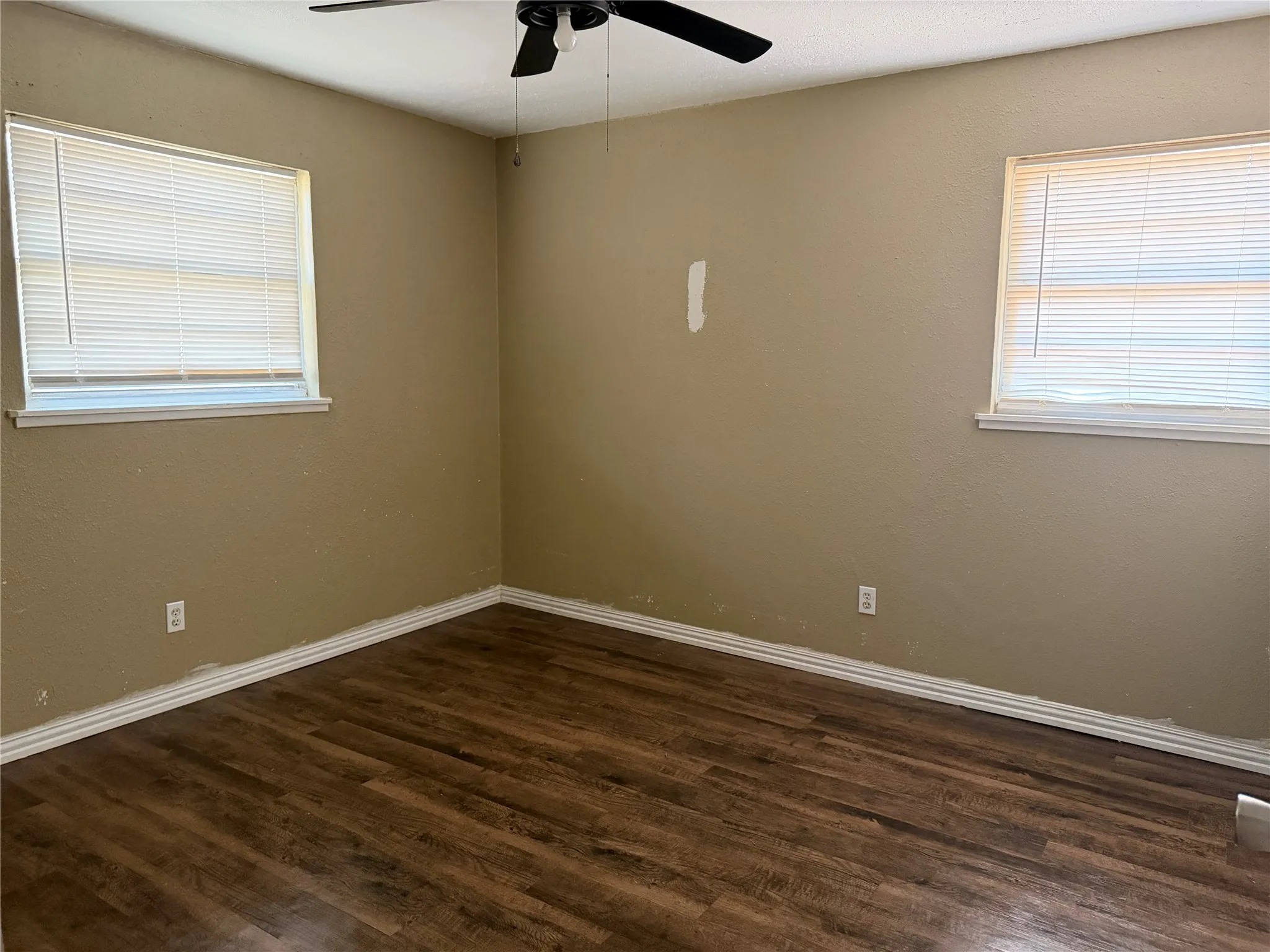 Single Family Residence For Rent in Taylor County , 510 S Jefferson Drive, Abilene, Texas 79605, 4 Bedroom, 2 Bathroom, Garage spaces, 1,607 Sqft, built in 1954, mls#21382201, Real Estate Agent in Abilene, Homes For Rent in Taylor county, Homes For Rent in Abilene, Realtor in Abilene Texas, Real Estate Brokerage Independent Realty Texas, Luminita Cordes Realtor