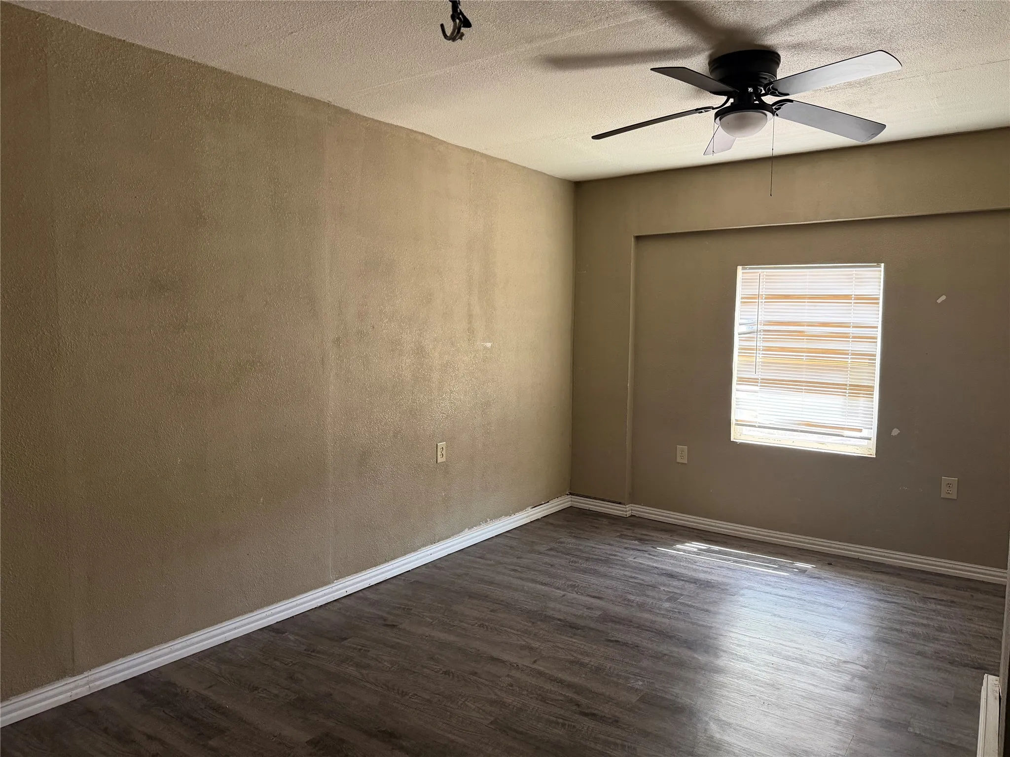 Single Family Residence For Rent in Taylor County , 510 S Jefferson Drive, Abilene, Texas 79605, 4 Bedroom, 2 Bathroom, Garage spaces, 1,607 Sqft, built in 1954, mls#21382201, Real Estate Agent in Abilene, Homes For Rent in Taylor county, Homes For Rent in Abilene, Realtor in Abilene Texas, Real Estate Brokerage Independent Realty Texas, Luminita Cordes Realtor