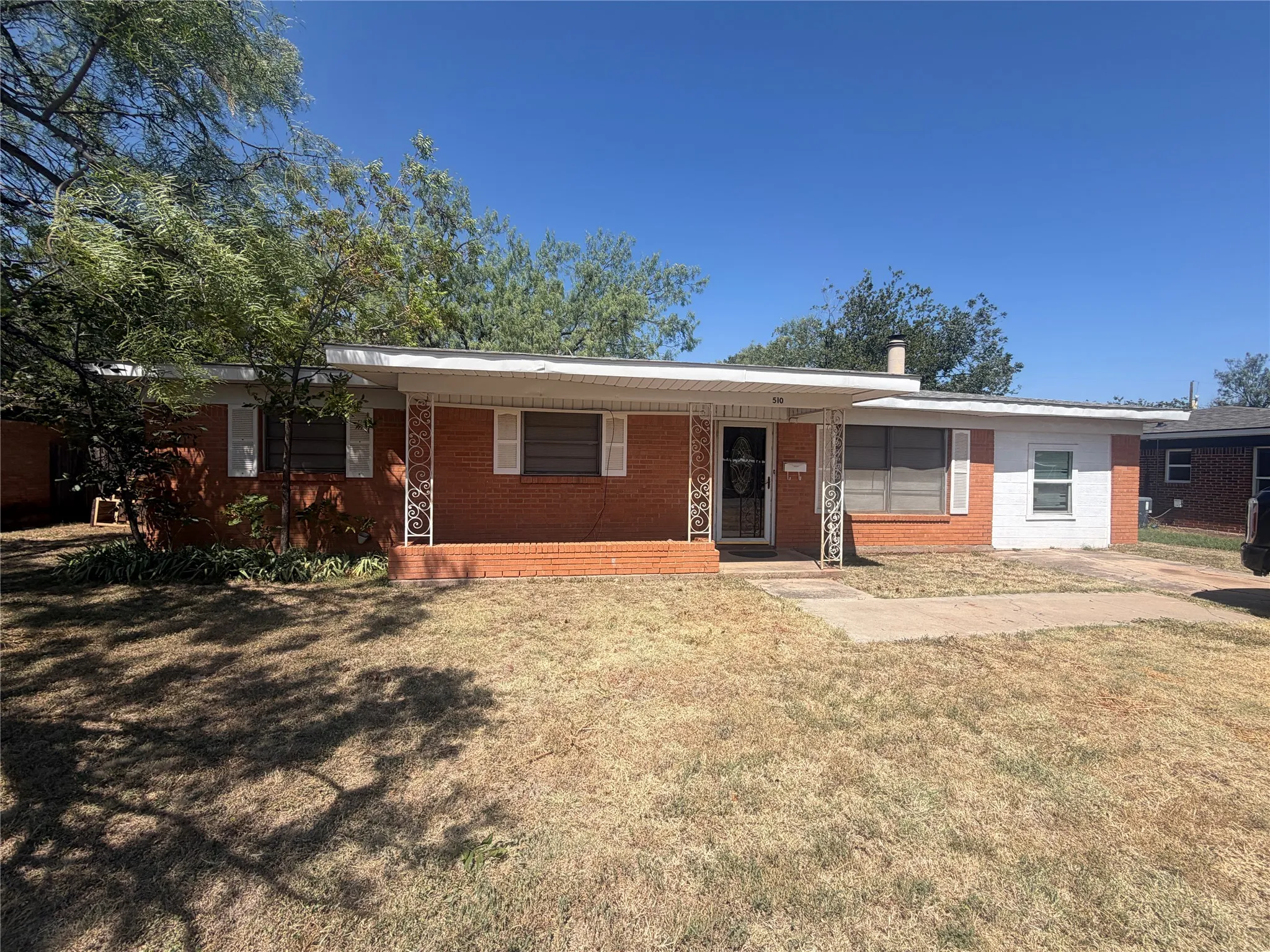 Single Family Residence For Rent in Taylor County , 510 S Jefferson Drive, Abilene, Texas 79605, 4 Bedroom, 2 Bathroom, Garage spaces, 1,607 Sqft, built in 1954, mls#21382201, Real Estate Agent in Abilene, Homes For Rent in Taylor county, Homes For Rent in Abilene, Realtor in Abilene Texas, Real Estate Brokerage Independent Realty Texas, Luminita Cordes Realtor