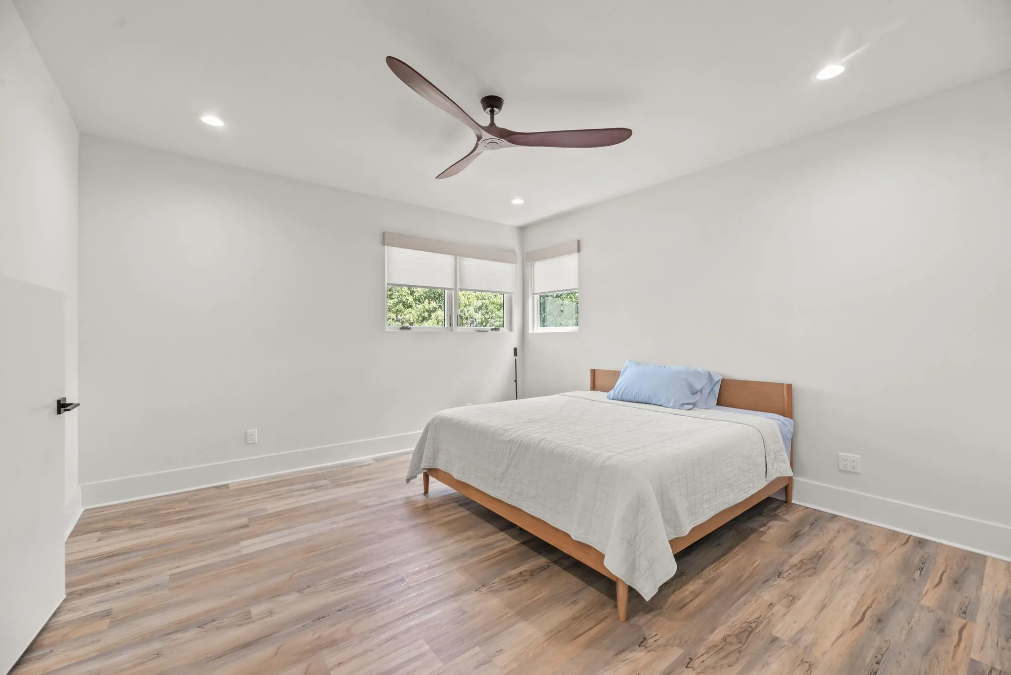 Comfortable upstairs secondary bedroom offers generous space, a ceiling fan, and walk-in closet in this Richland Chambers Lake property.