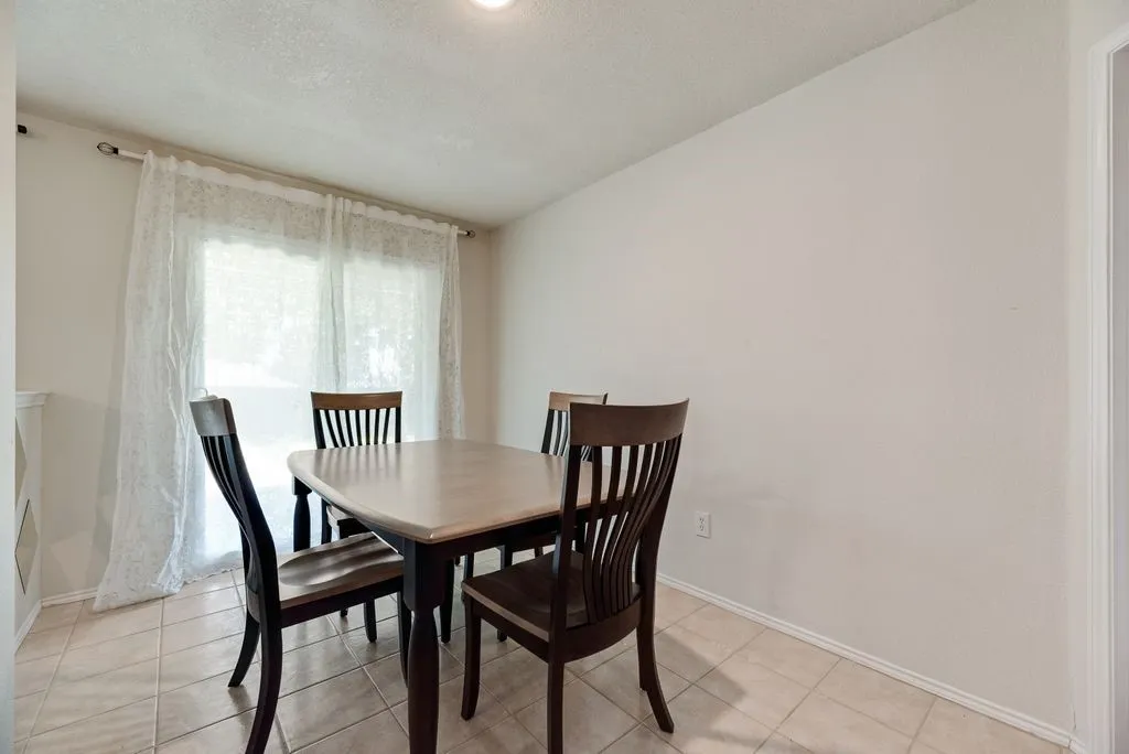 Single Family Residence For Rent in Denton County , 1421 Laurel Hall Lane, Little Elm, Texas 75068, 4 Bedroom, 3 Bathroom, 2 Garage spaces, 2,359 Sqft, built in 2001, mls#21378861, Real Estate Agent in Little Elm, Homes For Rent in Denton county, Homes For Rent in Little Elm, Realtor in Little Elm Texas, Real Estate Brokerage Independent Realty Texas, Luminita Cordes Realtor