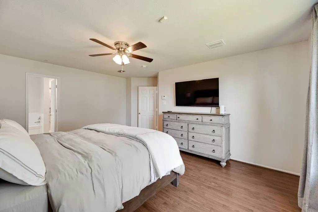 Single Family Residence For Rent in Denton County , 1421 Laurel Hall Lane, Little Elm, Texas 75068, 4 Bedroom, 3 Bathroom, 2 Garage spaces, 2,359 Sqft, built in 2001, mls#21378861, Real Estate Agent in Little Elm, Homes For Rent in Denton county, Homes For Rent in Little Elm, Realtor in Little Elm Texas, Real Estate Brokerage Independent Realty Texas, Luminita Cordes Realtor