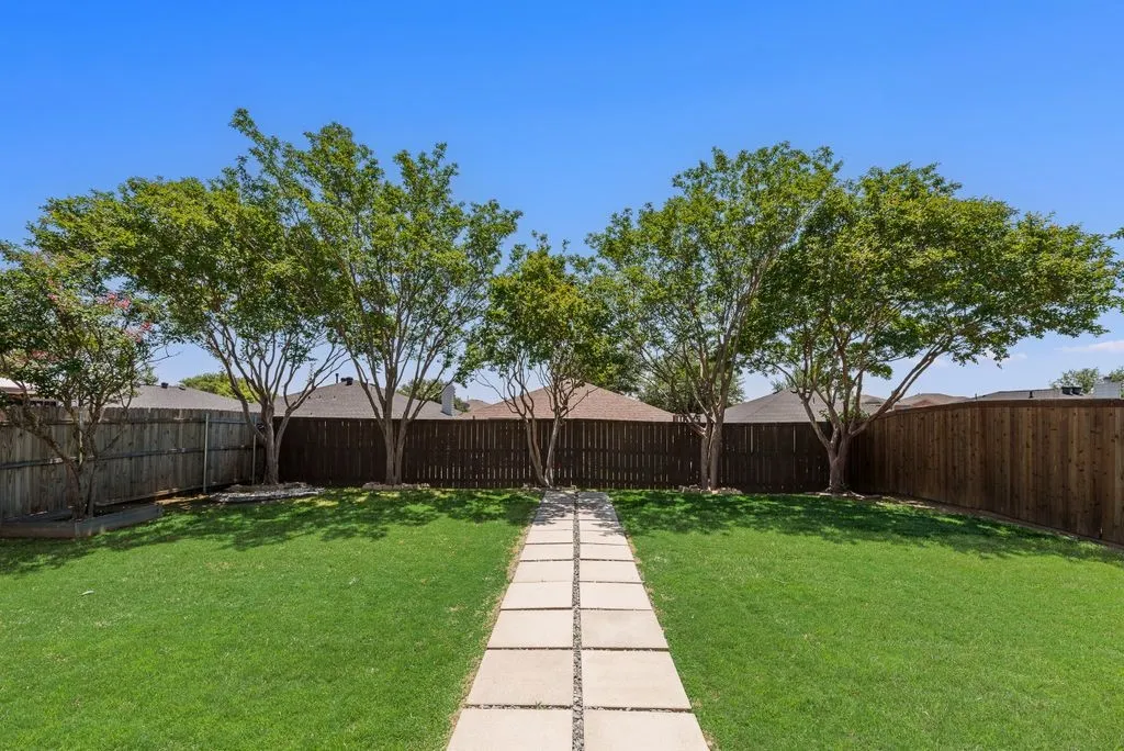 Single Family Residence For Rent in Denton County , 1421 Laurel Hall Lane, Little Elm, Texas 75068, 4 Bedroom, 3 Bathroom, 2 Garage spaces, 2,359 Sqft, built in 2001, mls#21378861, Real Estate Agent in Little Elm, Homes For Rent in Denton county, Homes For Rent in Little Elm, Realtor in Little Elm Texas, Real Estate Brokerage Independent Realty Texas, Luminita Cordes Realtor