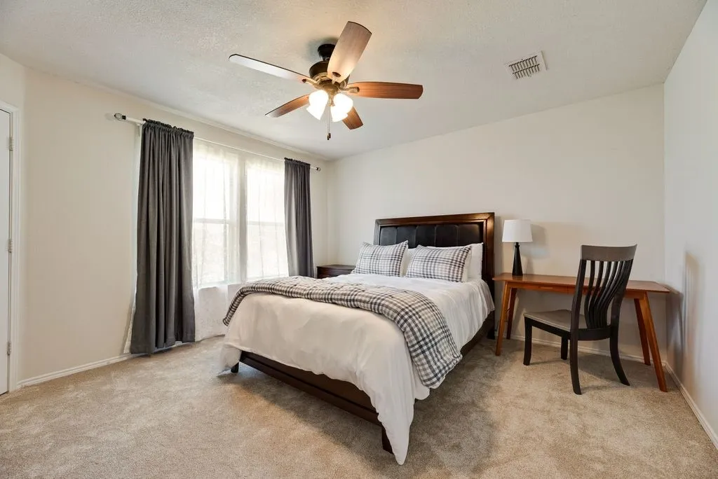 Single Family Residence For Rent in Denton County , 1421 Laurel Hall Lane, Little Elm, Texas 75068, 4 Bedroom, 3 Bathroom, 2 Garage spaces, 2,359 Sqft, built in 2001, mls#21378861, Real Estate Agent in Little Elm, Homes For Rent in Denton county, Homes For Rent in Little Elm, Realtor in Little Elm Texas, Real Estate Brokerage Independent Realty Texas, Luminita Cordes Realtor