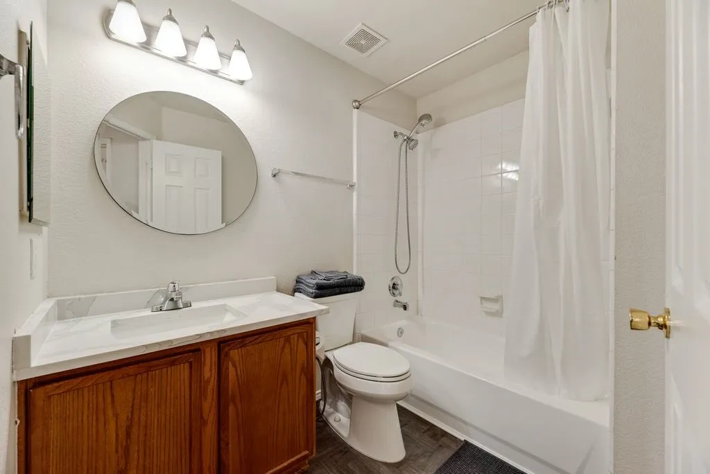 Single Family Residence For Rent in Denton County , 1421 Laurel Hall Lane, Little Elm, Texas 75068, 4 Bedroom, 3 Bathroom, 2 Garage spaces, 2,359 Sqft, built in 2001, mls#21378861, Real Estate Agent in Little Elm, Homes For Rent in Denton county, Homes For Rent in Little Elm, Realtor in Little Elm Texas, Real Estate Brokerage Independent Realty Texas, Luminita Cordes Realtor