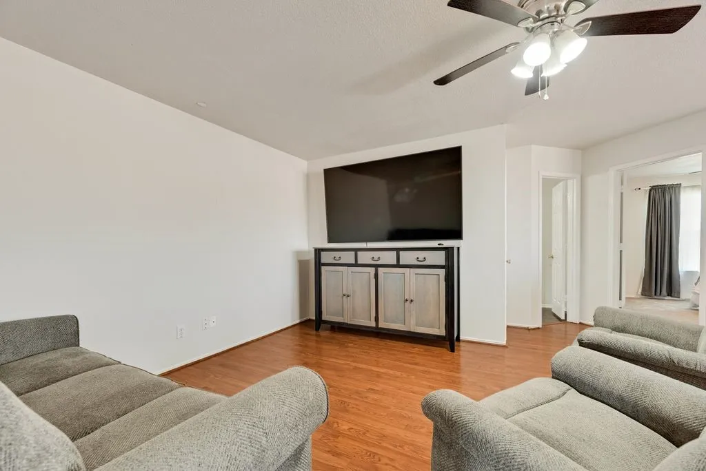 Single Family Residence For Rent in Denton County , 1421 Laurel Hall Lane, Little Elm, Texas 75068, 4 Bedroom, 3 Bathroom, 2 Garage spaces, 2,359 Sqft, built in 2001, mls#21378861, Real Estate Agent in Little Elm, Homes For Rent in Denton county, Homes For Rent in Little Elm, Realtor in Little Elm Texas, Real Estate Brokerage Independent Realty Texas, Luminita Cordes Realtor