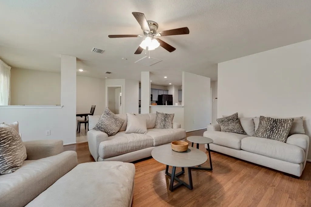 Single Family Residence For Rent in Denton County , 1421 Laurel Hall Lane, Little Elm, Texas 75068, 4 Bedroom, 3 Bathroom, 2 Garage spaces, 2,359 Sqft, built in 2001, mls#21378861, Real Estate Agent in Little Elm, Homes For Rent in Denton county, Homes For Rent in Little Elm, Realtor in Little Elm Texas, Real Estate Brokerage Independent Realty Texas, Luminita Cordes Realtor