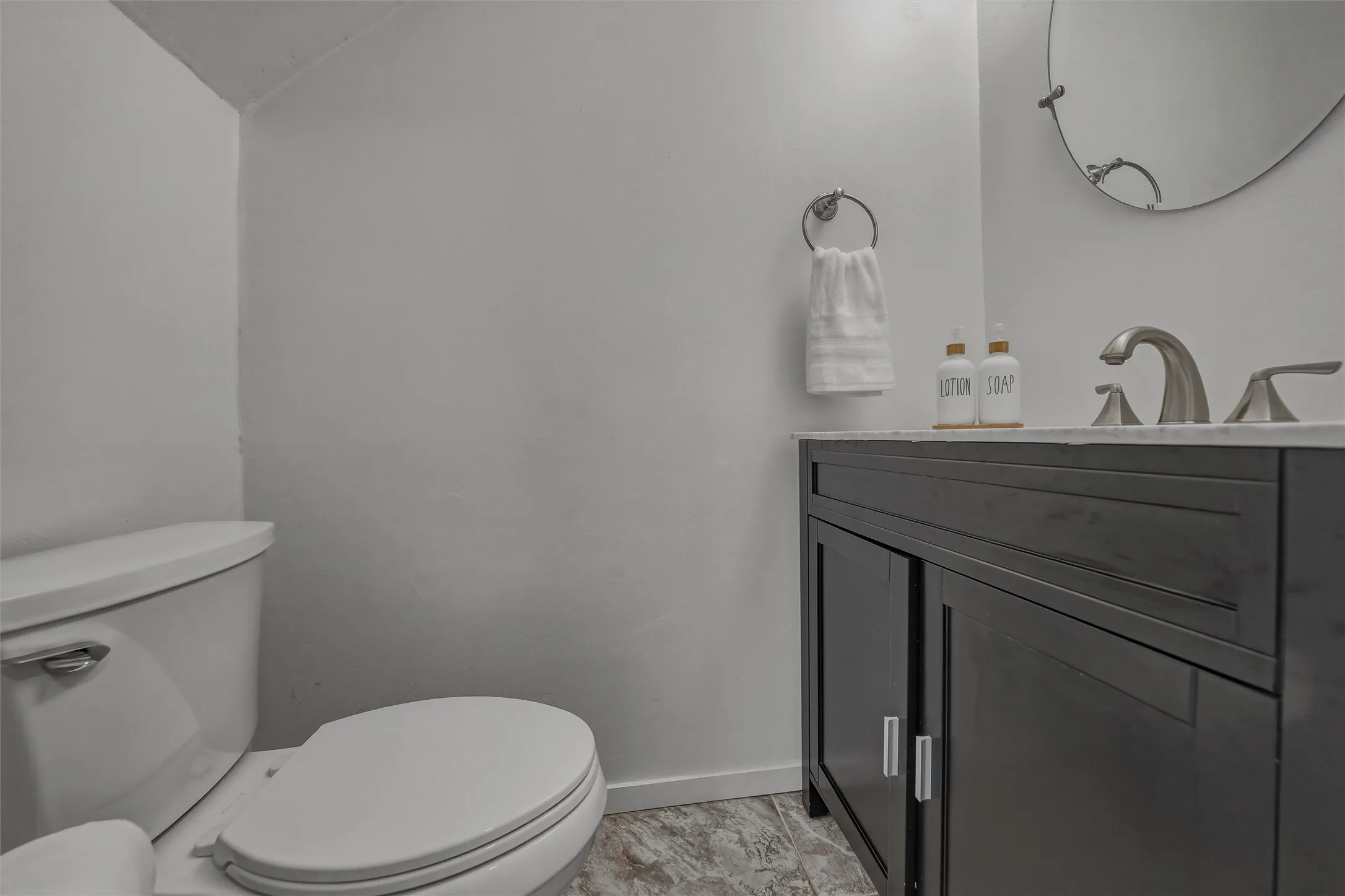 Single Family Residence For Sale in Tarrant County , 9072 Elbe Trail, Fort Worth, Texas 76118, 3 Bedroom, 3 Bathroom, 2 Garage spaces, 1,731 Sqft, built in 1995, mls#21375278, Real Estate Agent in Fort Worth, Homes For Sale in Tarrant county, Homes For Sale in Fort Worth, Realtor in Fort Worth Texas, Real Estate Brokerage Independent Realty Texas, Luminita Cordes Realtor