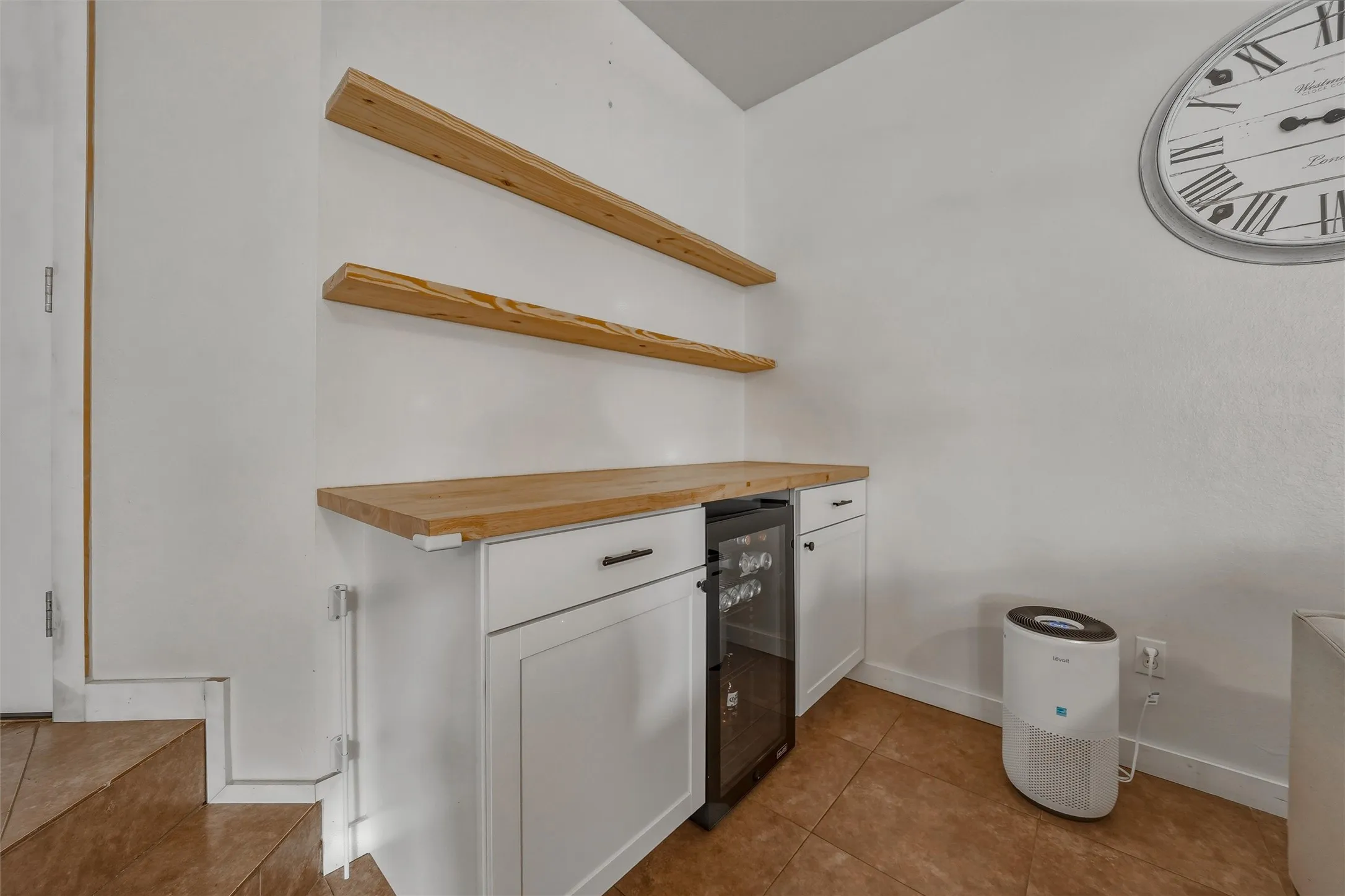 Single Family Residence For Sale in Tarrant County , 9072 Elbe Trail, Fort Worth, Texas 76118, 3 Bedroom, 3 Bathroom, 2 Garage spaces, 1,731 Sqft, built in 1995, mls#21375278, Real Estate Agent in Fort Worth, Homes For Sale in Tarrant county, Homes For Sale in Fort Worth, Realtor in Fort Worth Texas, Real Estate Brokerage Independent Realty Texas, Luminita Cordes Realtor