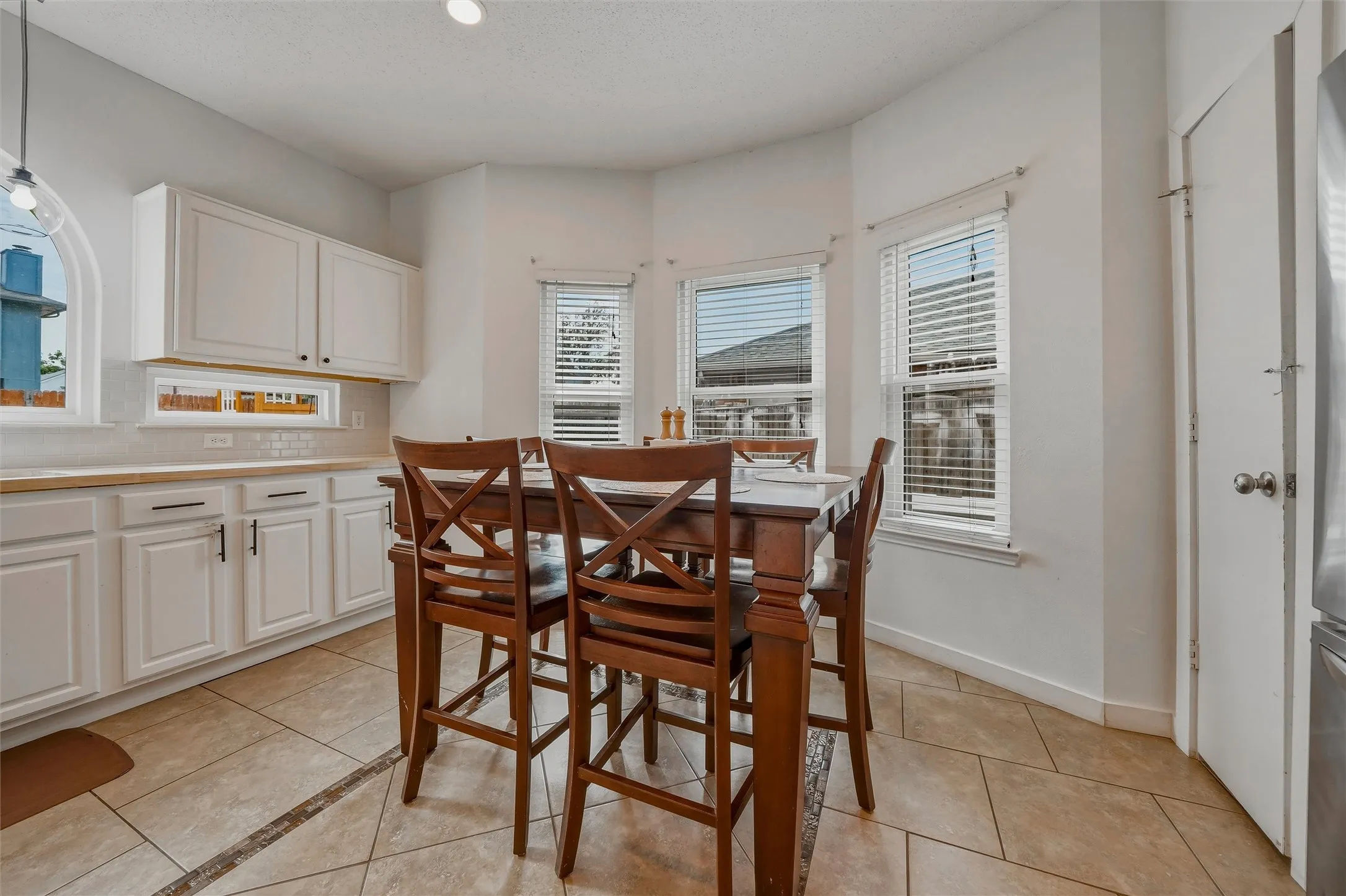 Single Family Residence For Sale in Tarrant County , 9072 Elbe Trail, Fort Worth, Texas 76118, 3 Bedroom, 3 Bathroom, 2 Garage spaces, 1,731 Sqft, built in 1995, mls#21375278, Real Estate Agent in Fort Worth, Homes For Sale in Tarrant county, Homes For Sale in Fort Worth, Realtor in Fort Worth Texas, Real Estate Brokerage Independent Realty Texas, Luminita Cordes Realtor
