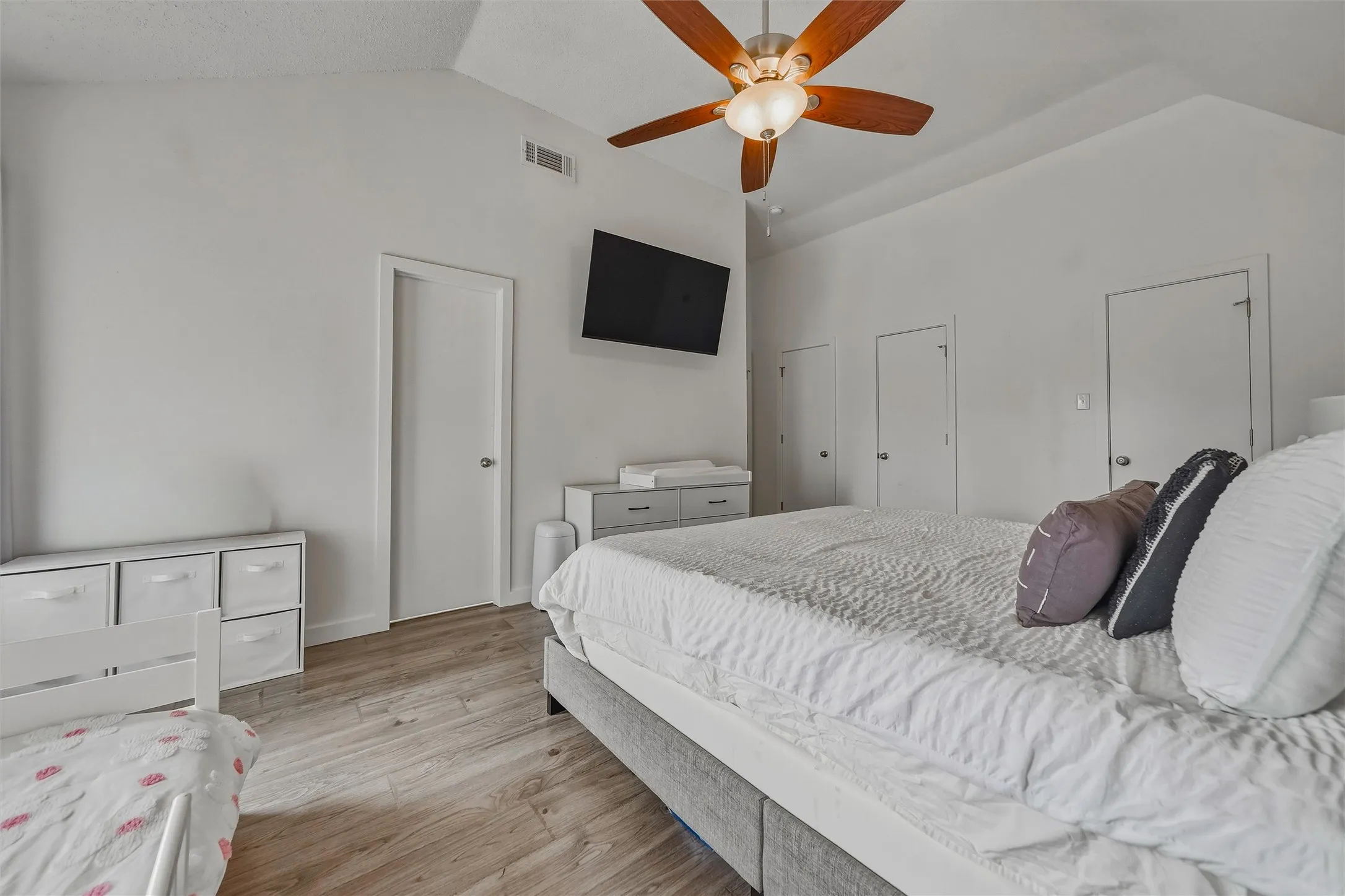 Single Family Residence For Sale in Tarrant County , 9072 Elbe Trail, Fort Worth, Texas 76118, 3 Bedroom, 3 Bathroom, 2 Garage spaces, 1,731 Sqft, built in 1995, mls#21375278, Real Estate Agent in Fort Worth, Homes For Sale in Tarrant county, Homes For Sale in Fort Worth, Realtor in Fort Worth Texas, Real Estate Brokerage Independent Realty Texas, Luminita Cordes Realtor