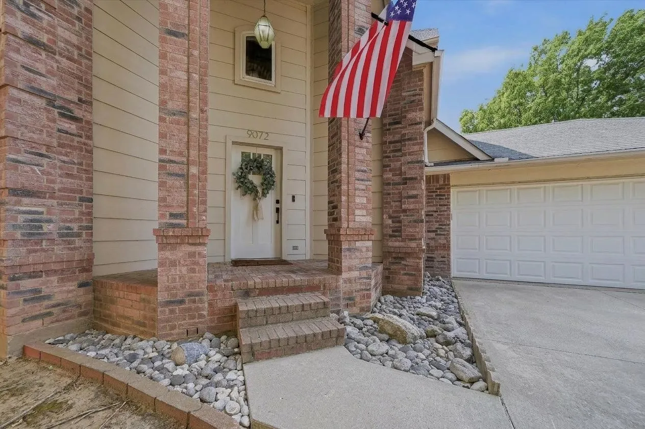 Single Family Residence For Sale in Tarrant County , 9072 Elbe Trail, Fort Worth, Texas 76118, 3 Bedroom, 3 Bathroom, 2 Garage spaces, 1,731 Sqft, built in 1995, mls#21375278, Real Estate Agent in Fort Worth, Homes For Sale in Tarrant county, Homes For Sale in Fort Worth, Realtor in Fort Worth Texas, Real Estate Brokerage Independent Realty Texas, Luminita Cordes Realtor