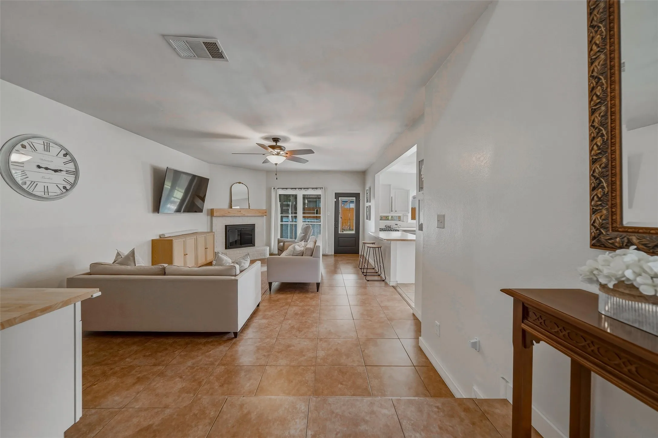 Single Family Residence For Sale in Tarrant County , 9072 Elbe Trail, Fort Worth, Texas 76118, 3 Bedroom, 3 Bathroom, 2 Garage spaces, 1,731 Sqft, built in 1995, mls#21375278, Real Estate Agent in Fort Worth, Homes For Sale in Tarrant county, Homes For Sale in Fort Worth, Realtor in Fort Worth Texas, Real Estate Brokerage Independent Realty Texas, Luminita Cordes Realtor