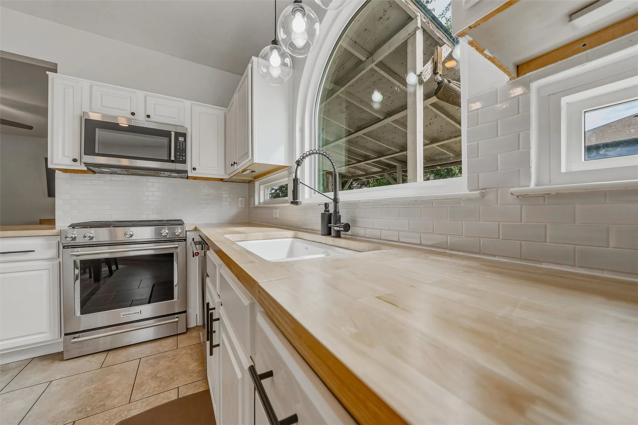 Single Family Residence For Sale in Tarrant County , 9072 Elbe Trail, Fort Worth, Texas 76118, 3 Bedroom, 3 Bathroom, 2 Garage spaces, 1,731 Sqft, built in 1995, mls#21375278, Real Estate Agent in Fort Worth, Homes For Sale in Tarrant county, Homes For Sale in Fort Worth, Realtor in Fort Worth Texas, Real Estate Brokerage Independent Realty Texas, Luminita Cordes Realtor