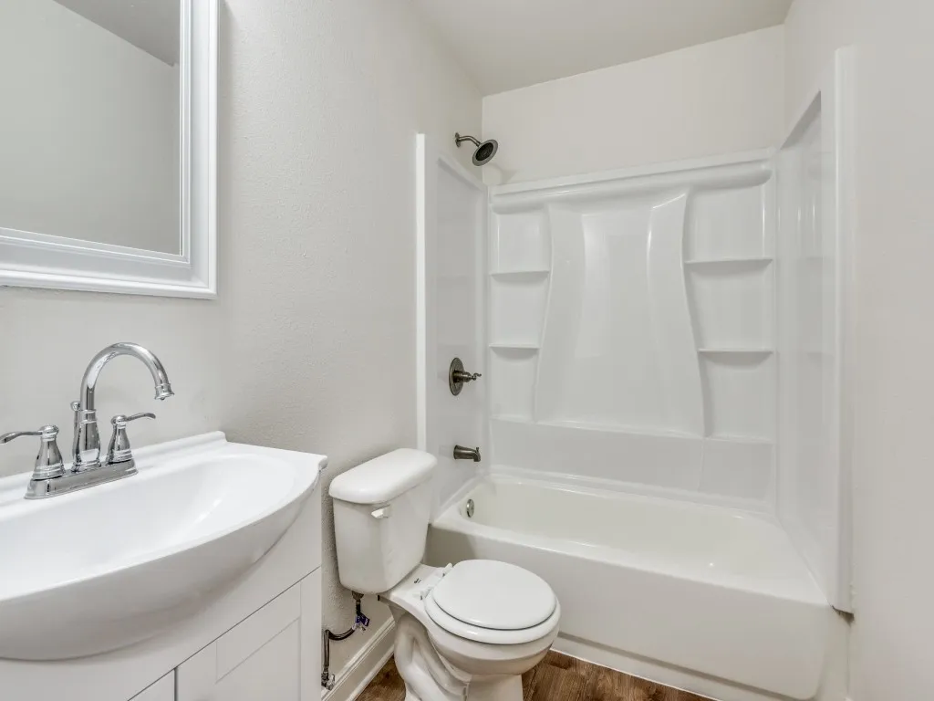Single Family Residence For Rent in Dallas County , 3902 Kenilworth Street, Dallas, Texas 75210, 3 Bedroom, 1 Bathroom, Garage spaces, 1,092 Sqft, built in 1939, mls#21382197, Real Estate Agent in Dallas, Homes For Rent in Dallas county, Homes For Rent in Dallas, Realtor in Dallas Texas, Real Estate Brokerage Independent Realty Texas, Luminita Cordes Realtor