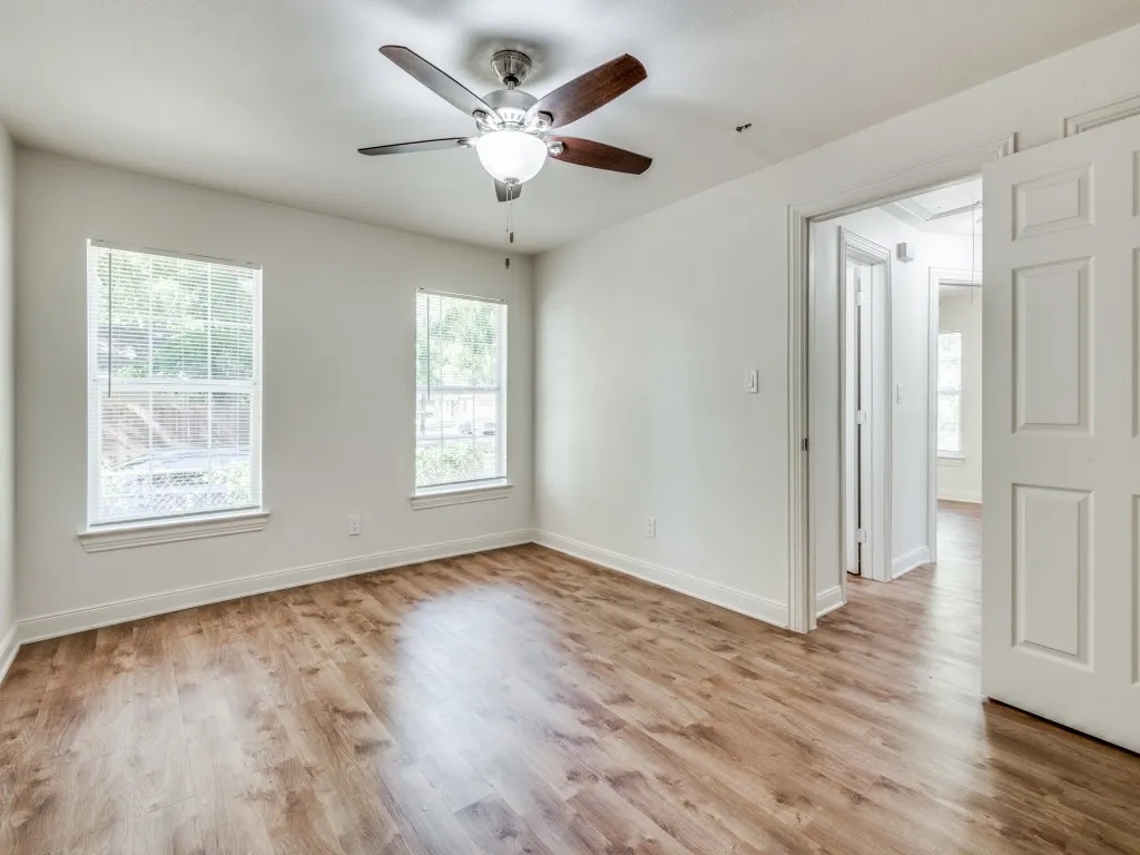 Single Family Residence For Rent in Dallas County , 3902 Kenilworth Street, Dallas, Texas 75210, 3 Bedroom, 1 Bathroom, Garage spaces, 1,092 Sqft, built in 1939, mls#21382197, Real Estate Agent in Dallas, Homes For Rent in Dallas county, Homes For Rent in Dallas, Realtor in Dallas Texas, Real Estate Brokerage Independent Realty Texas, Luminita Cordes Realtor