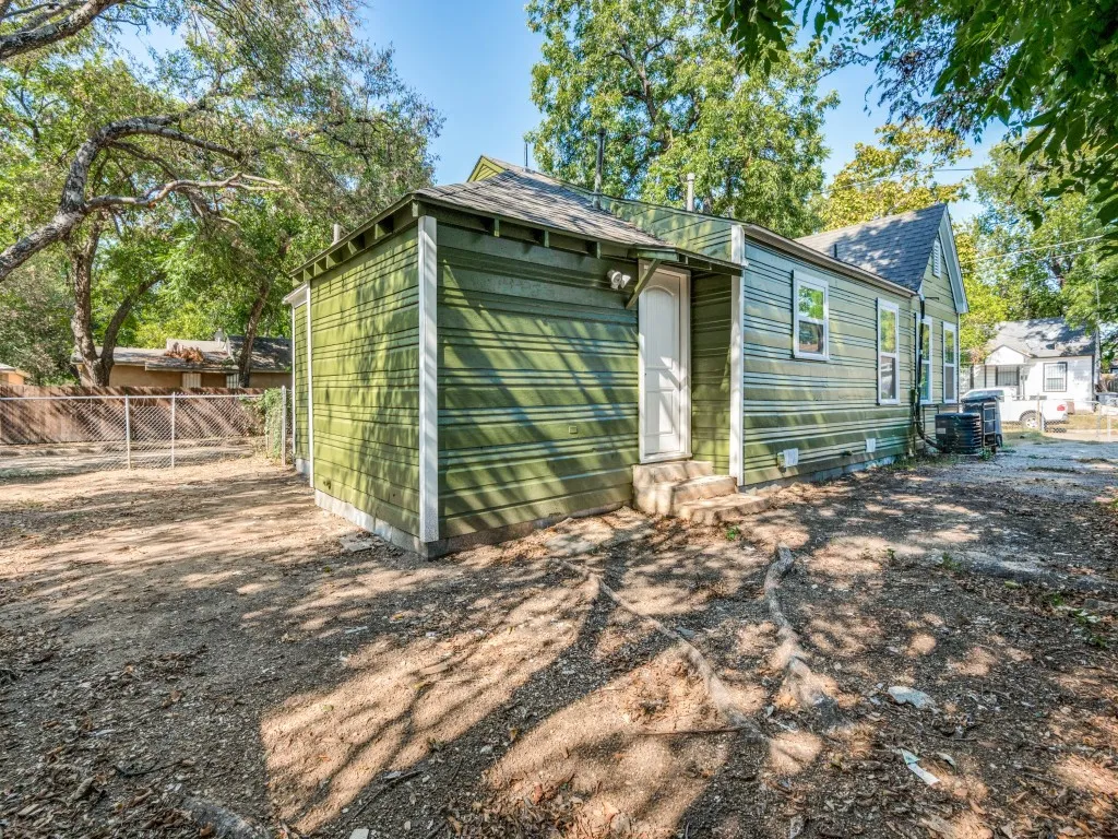Single Family Residence For Rent in Dallas County , 3902 Kenilworth Street, Dallas, Texas 75210, 3 Bedroom, 1 Bathroom, Garage spaces, 1,092 Sqft, built in 1939, mls#21382197, Real Estate Agent in Dallas, Homes For Rent in Dallas county, Homes For Rent in Dallas, Realtor in Dallas Texas, Real Estate Brokerage Independent Realty Texas, Luminita Cordes Realtor