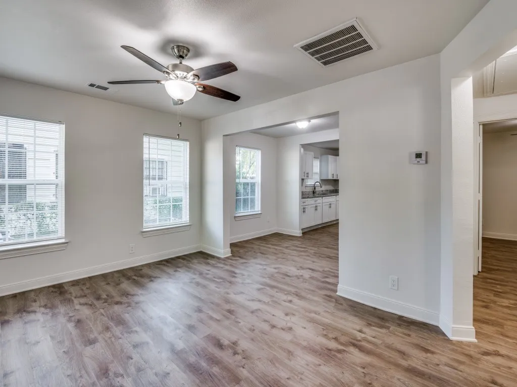 Single Family Residence For Rent in Dallas County , 3902 Kenilworth Street, Dallas, Texas 75210, 3 Bedroom, 1 Bathroom, Garage spaces, 1,092 Sqft, built in 1939, mls#21382197, Real Estate Agent in Dallas, Homes For Rent in Dallas county, Homes For Rent in Dallas, Realtor in Dallas Texas, Real Estate Brokerage Independent Realty Texas, Luminita Cordes Realtor
