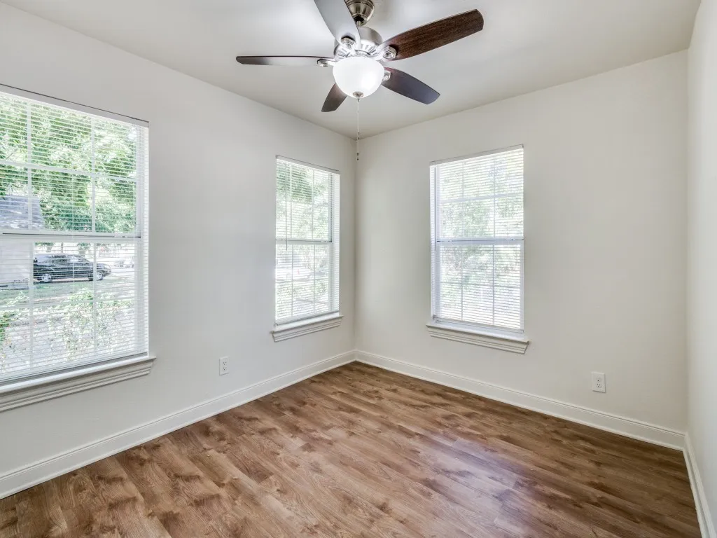 Single Family Residence For Rent in Dallas County , 3902 Kenilworth Street, Dallas, Texas 75210, 3 Bedroom, 1 Bathroom, Garage spaces, 1,092 Sqft, built in 1939, mls#21382197, Real Estate Agent in Dallas, Homes For Rent in Dallas county, Homes For Rent in Dallas, Realtor in Dallas Texas, Real Estate Brokerage Independent Realty Texas, Luminita Cordes Realtor