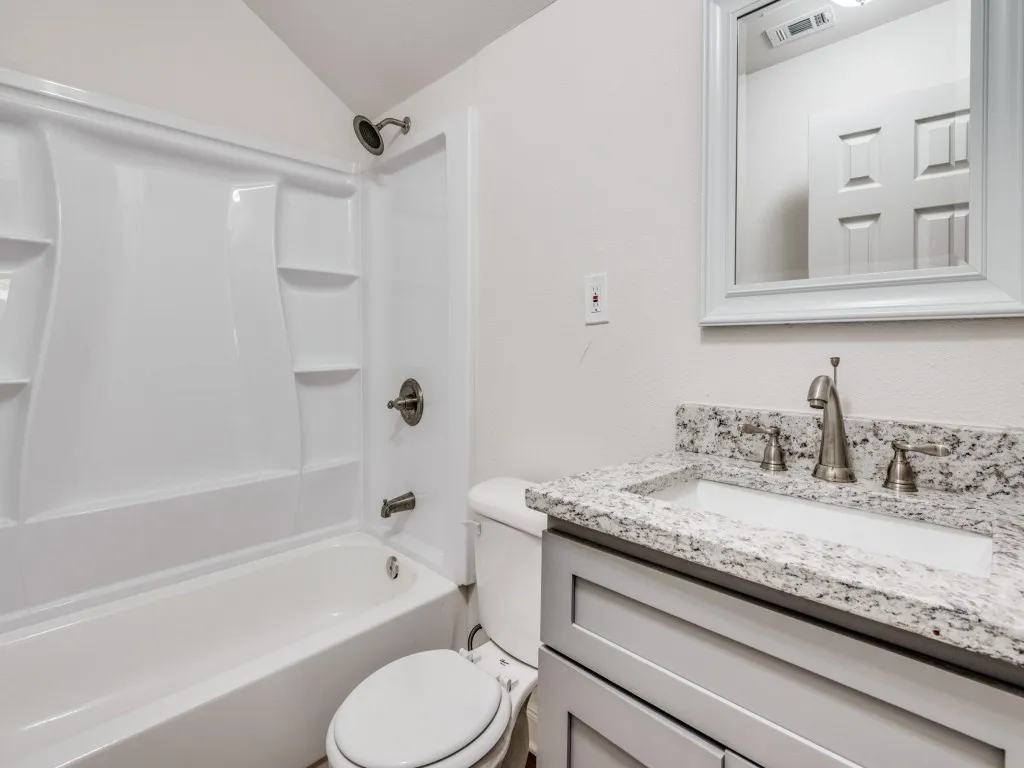 Single Family Residence For Rent in Dallas County , 3902 Kenilworth Street, Dallas, Texas 75210, 3 Bedroom, 1 Bathroom, Garage spaces, 1,092 Sqft, built in 1939, mls#21382197, Real Estate Agent in Dallas, Homes For Rent in Dallas county, Homes For Rent in Dallas, Realtor in Dallas Texas, Real Estate Brokerage Independent Realty Texas, Luminita Cordes Realtor