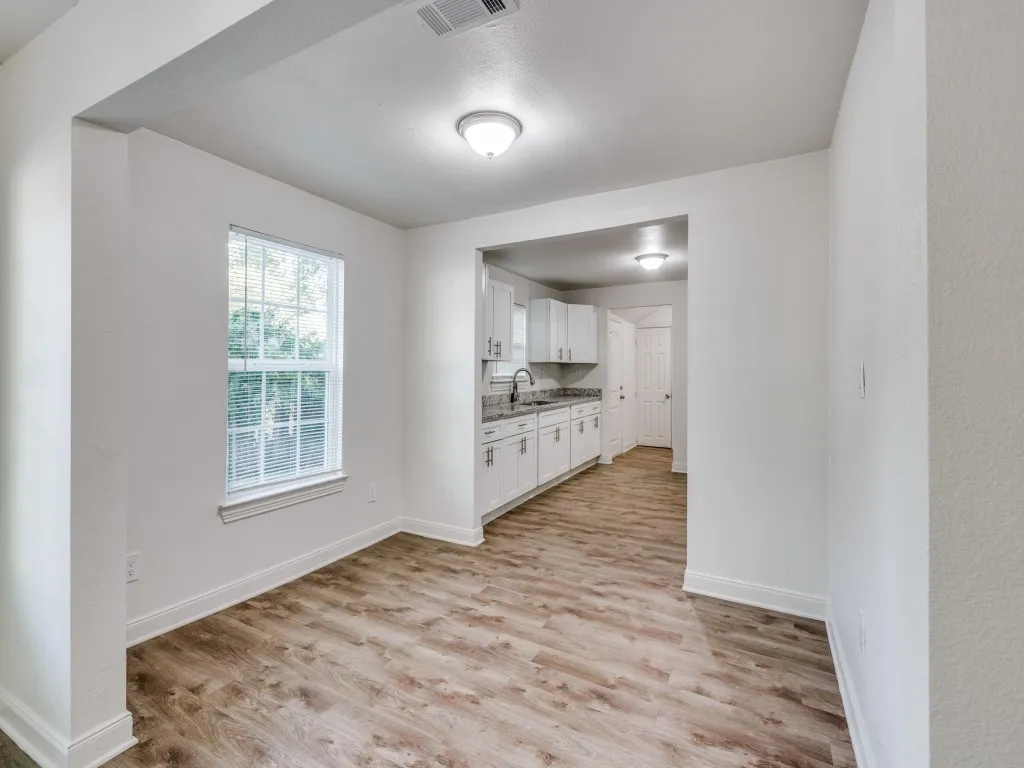 Single Family Residence For Rent in Dallas County , 3902 Kenilworth Street, Dallas, Texas 75210, 3 Bedroom, 1 Bathroom, Garage spaces, 1,092 Sqft, built in 1939, mls#21382197, Real Estate Agent in Dallas, Homes For Rent in Dallas county, Homes For Rent in Dallas, Realtor in Dallas Texas, Real Estate Brokerage Independent Realty Texas, Luminita Cordes Realtor
