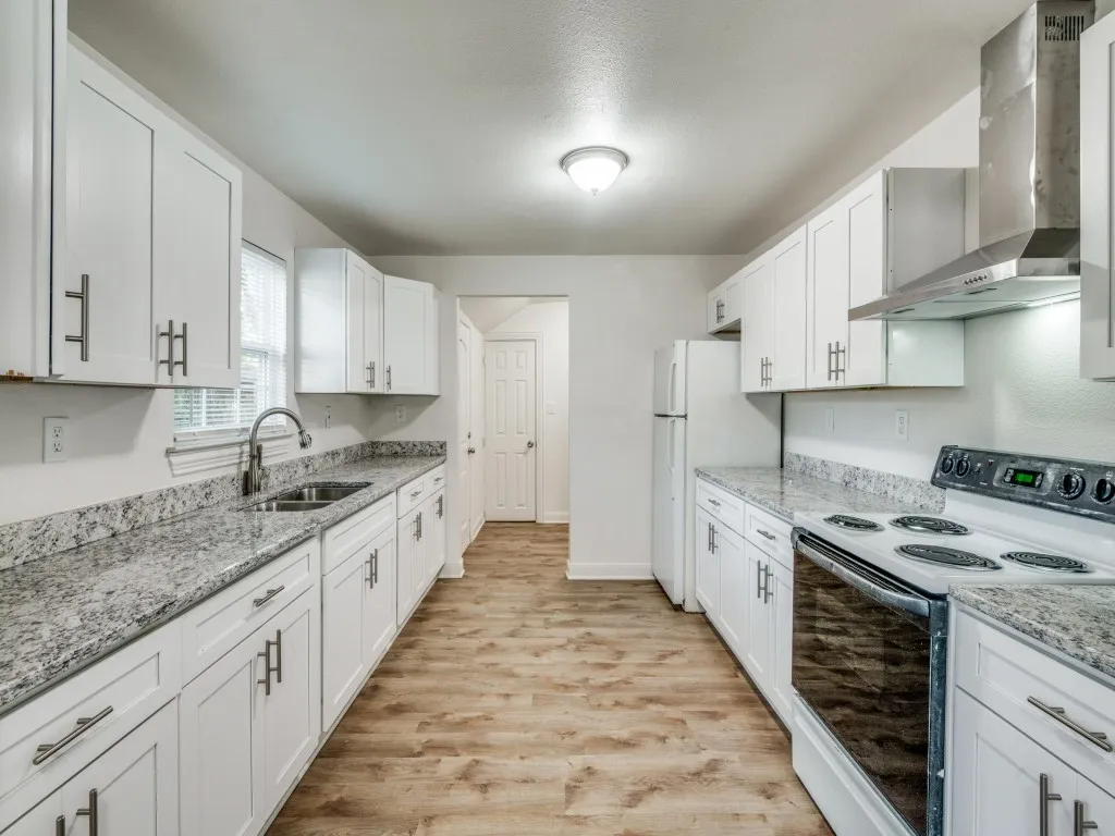 Single Family Residence For Rent in Dallas County , 3902 Kenilworth Street, Dallas, Texas 75210, 3 Bedroom, 1 Bathroom, Garage spaces, 1,092 Sqft, built in 1939, mls#21382197, Real Estate Agent in Dallas, Homes For Rent in Dallas county, Homes For Rent in Dallas, Realtor in Dallas Texas, Real Estate Brokerage Independent Realty Texas, Luminita Cordes Realtor