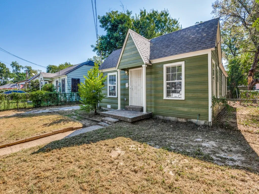 Single Family Residence For Rent in Dallas County , 3902 Kenilworth Street, Dallas, Texas 75210, 3 Bedroom, 1 Bathroom, Garage spaces, 1,092 Sqft, built in 1939, mls#21382197, Real Estate Agent in Dallas, Homes For Rent in Dallas county, Homes For Rent in Dallas, Realtor in Dallas Texas, Real Estate Brokerage Independent Realty Texas, Luminita Cordes Realtor