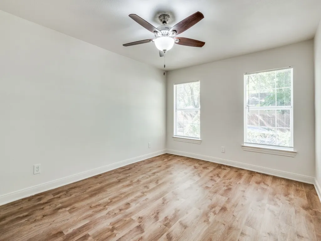 Single Family Residence For Rent in Dallas County , 3902 Kenilworth Street, Dallas, Texas 75210, 3 Bedroom, 1 Bathroom, Garage spaces, 1,092 Sqft, built in 1939, mls#21382197, Real Estate Agent in Dallas, Homes For Rent in Dallas county, Homes For Rent in Dallas, Realtor in Dallas Texas, Real Estate Brokerage Independent Realty Texas, Luminita Cordes Realtor