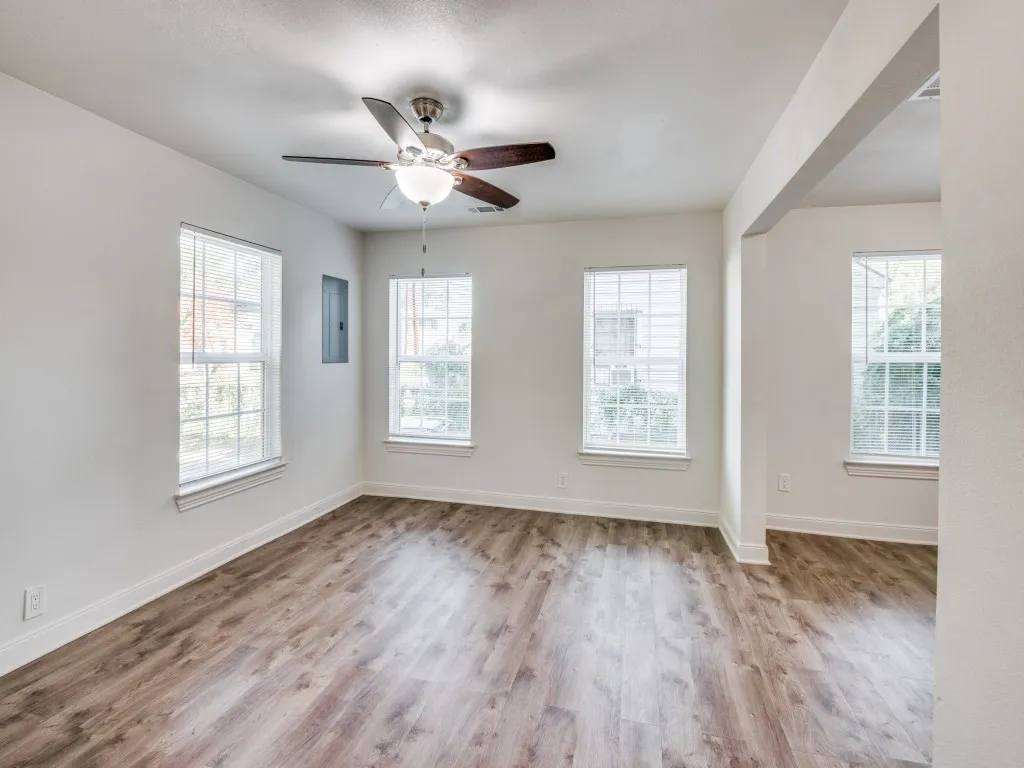 Single Family Residence For Rent in Dallas County , 3902 Kenilworth Street, Dallas, Texas 75210, 3 Bedroom, 1 Bathroom, Garage spaces, 1,092 Sqft, built in 1939, mls#21382197, Real Estate Agent in Dallas, Homes For Rent in Dallas county, Homes For Rent in Dallas, Realtor in Dallas Texas, Real Estate Brokerage Independent Realty Texas, Luminita Cordes Realtor