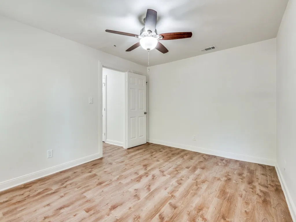 Single Family Residence For Rent in Dallas County , 3902 Kenilworth Street, Dallas, Texas 75210, 3 Bedroom, 1 Bathroom, Garage spaces, 1,092 Sqft, built in 1939, mls#21382197, Real Estate Agent in Dallas, Homes For Rent in Dallas county, Homes For Rent in Dallas, Realtor in Dallas Texas, Real Estate Brokerage Independent Realty Texas, Luminita Cordes Realtor