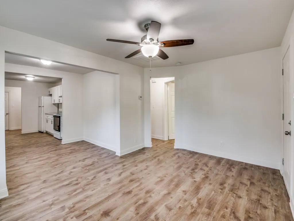 Single Family Residence For Rent in Dallas County , 3902 Kenilworth Street, Dallas, Texas 75210, 3 Bedroom, 1 Bathroom, Garage spaces, 1,092 Sqft, built in 1939, mls#21382197, Real Estate Agent in Dallas, Homes For Rent in Dallas county, Homes For Rent in Dallas, Realtor in Dallas Texas, Real Estate Brokerage Independent Realty Texas, Luminita Cordes Realtor