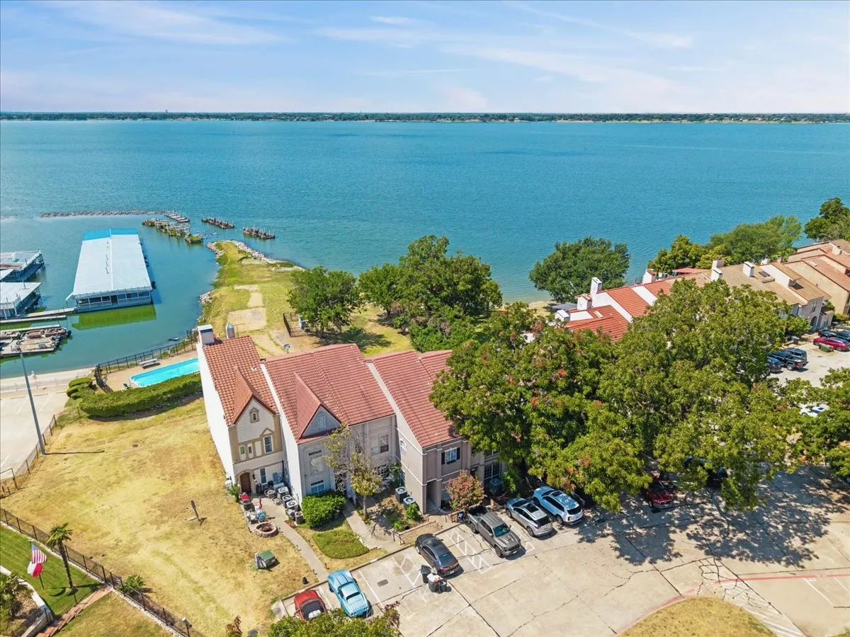 Townhouse For Sale in Rockwall County , 4020 Mediterranean Street, Rockwall, Texas 75087, 2 Bedroom, 3 Bathroom, Garage spaces, 2,213 Sqft, built in 1994, mls#21373186, Real Estate Agent in Rockwall, Homes For Sale in Rockwall county, Homes For Sale in Rockwall, Realtor in Rockwall Texas, Real Estate Brokerage Independent Realty Texas, Luminita Cordes Realtor