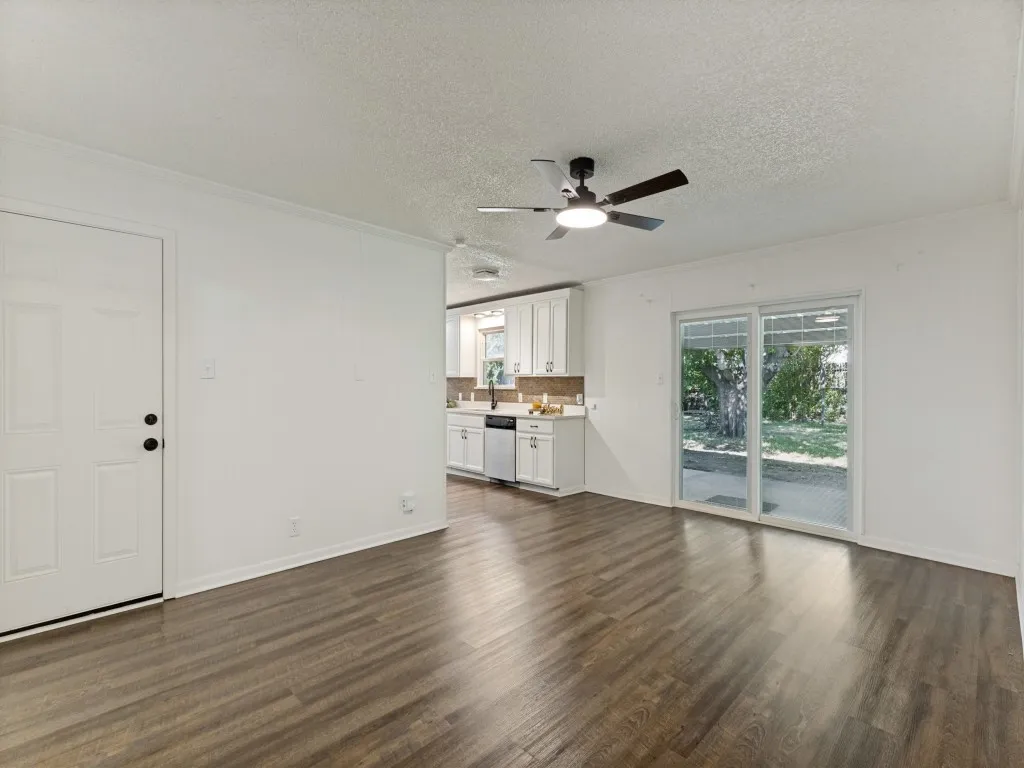 Single Family Residence For Sale in Tarrant County , 6924 Richardson Drive, Watauga, Texas 76148, 4 Bedroom, 3 Bathroom, Garage spaces, 1,586 Sqft, built in 1973, mls#21382055, Real Estate Agent in Watauga, Homes For Sale in Tarrant county, Homes For Sale in Watauga, Realtor in Watauga Texas, Real Estate Brokerage Independent Realty Texas, Luminita Cordes Realtor