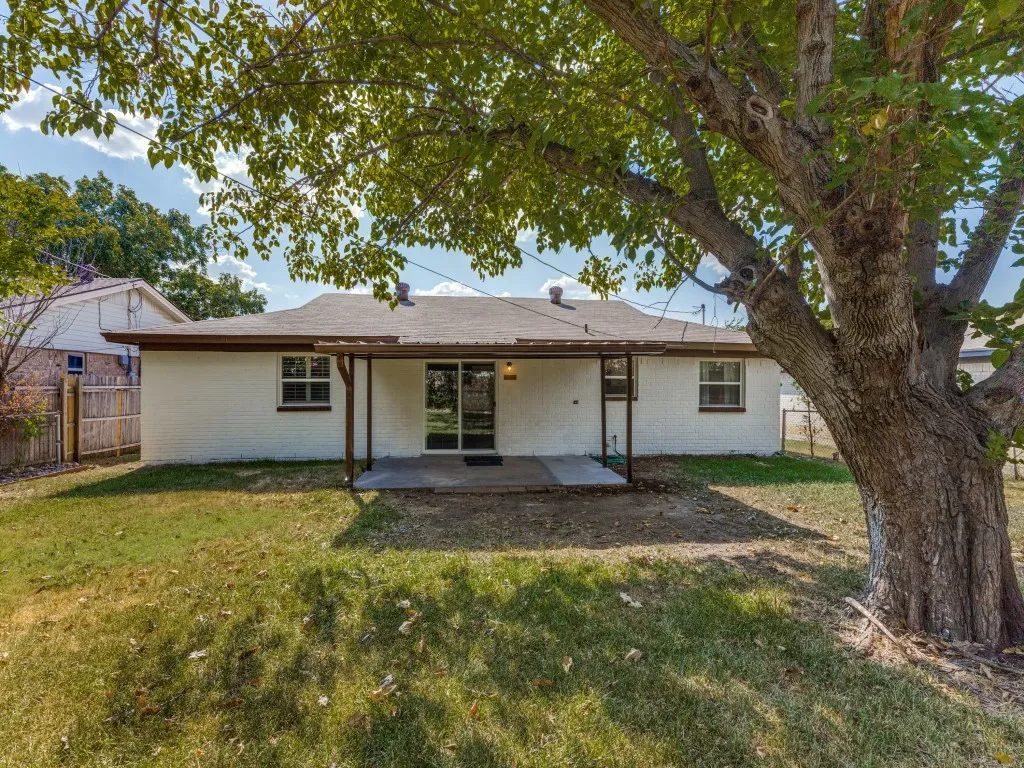 Single Family Residence For Sale in Tarrant County , 6924 Richardson Drive, Watauga, Texas 76148, 4 Bedroom, 3 Bathroom, Garage spaces, 1,586 Sqft, built in 1973, mls#21382055, Real Estate Agent in Watauga, Homes For Sale in Tarrant county, Homes For Sale in Watauga, Realtor in Watauga Texas, Real Estate Brokerage Independent Realty Texas, Luminita Cordes Realtor