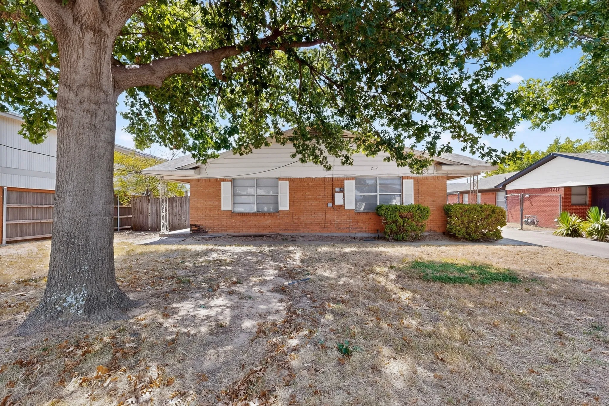 Duplex For Rent in Dallas County , 222 W Union Bower Road, Irving, Texas 75061, 2 Bedroom, 1 Bathroom, Garage spaces, 964 Sqft, built in 1961, mls#21382088, Real Estate Agent in Irving, Homes For Rent in Dallas county, Homes For Rent in Irving, Realtor in Irving Texas, Real Estate Brokerage Independent Realty Texas, Luminita Cordes Realtor