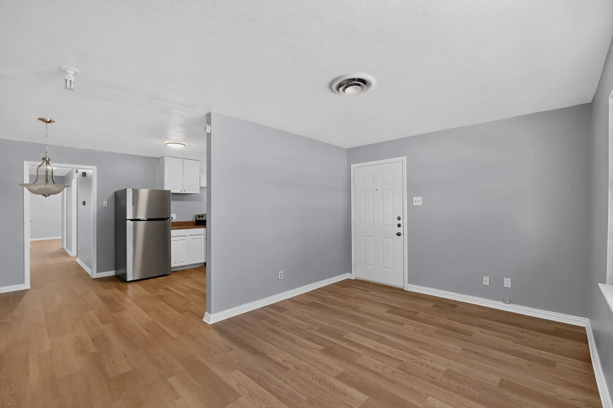 Duplex For Rent in Dallas County , 222 W Union Bower Road, Irving, Texas 75061, 2 Bedroom, 1 Bathroom, Garage spaces, 964 Sqft, built in 1961, mls#21382088, Real Estate Agent in Irving, Homes For Rent in Dallas county, Homes For Rent in Irving, Realtor in Irving Texas, Real Estate Brokerage Independent Realty Texas, Luminita Cordes Realtor