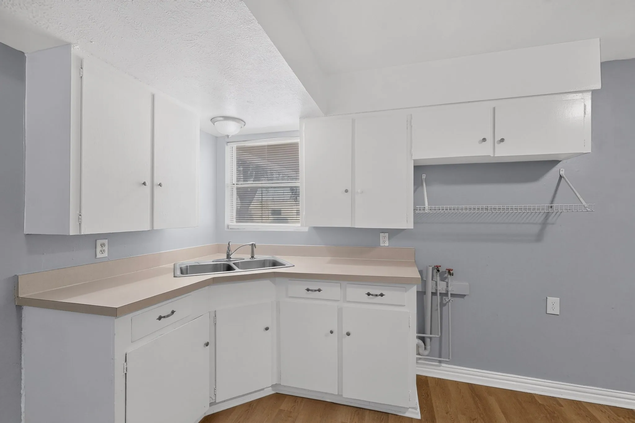 Duplex For Rent in Dallas County , 222 W Union Bower Road, Irving, Texas 75061, 2 Bedroom, 1 Bathroom, Garage spaces, 964 Sqft, built in 1961, mls#21382088, Real Estate Agent in Irving, Homes For Rent in Dallas county, Homes For Rent in Irving, Realtor in Irving Texas, Real Estate Brokerage Independent Realty Texas, Luminita Cordes Realtor