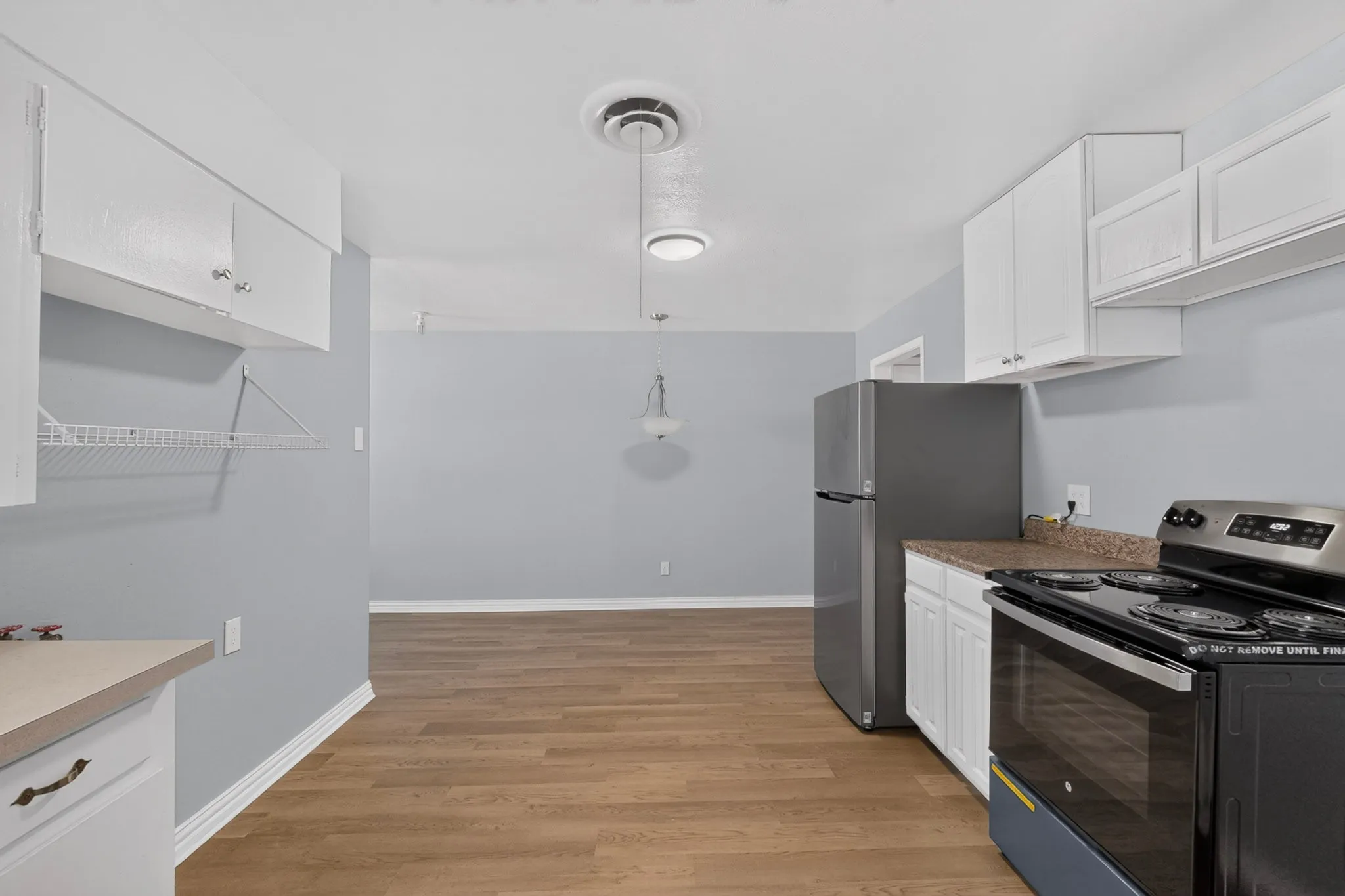 Duplex For Rent in Dallas County , 222 W Union Bower Road, Irving, Texas 75061, 2 Bedroom, 1 Bathroom, Garage spaces, 964 Sqft, built in 1961, mls#21382088, Real Estate Agent in Irving, Homes For Rent in Dallas county, Homes For Rent in Irving, Realtor in Irving Texas, Real Estate Brokerage Independent Realty Texas, Luminita Cordes Realtor