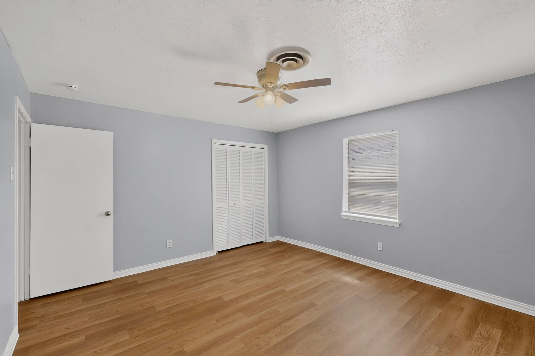 Duplex For Rent in Dallas County , 222 W Union Bower Road, Irving, Texas 75061, 2 Bedroom, 1 Bathroom, Garage spaces, 964 Sqft, built in 1961, mls#21382088, Real Estate Agent in Irving, Homes For Rent in Dallas county, Homes For Rent in Irving, Realtor in Irving Texas, Real Estate Brokerage Independent Realty Texas, Luminita Cordes Realtor