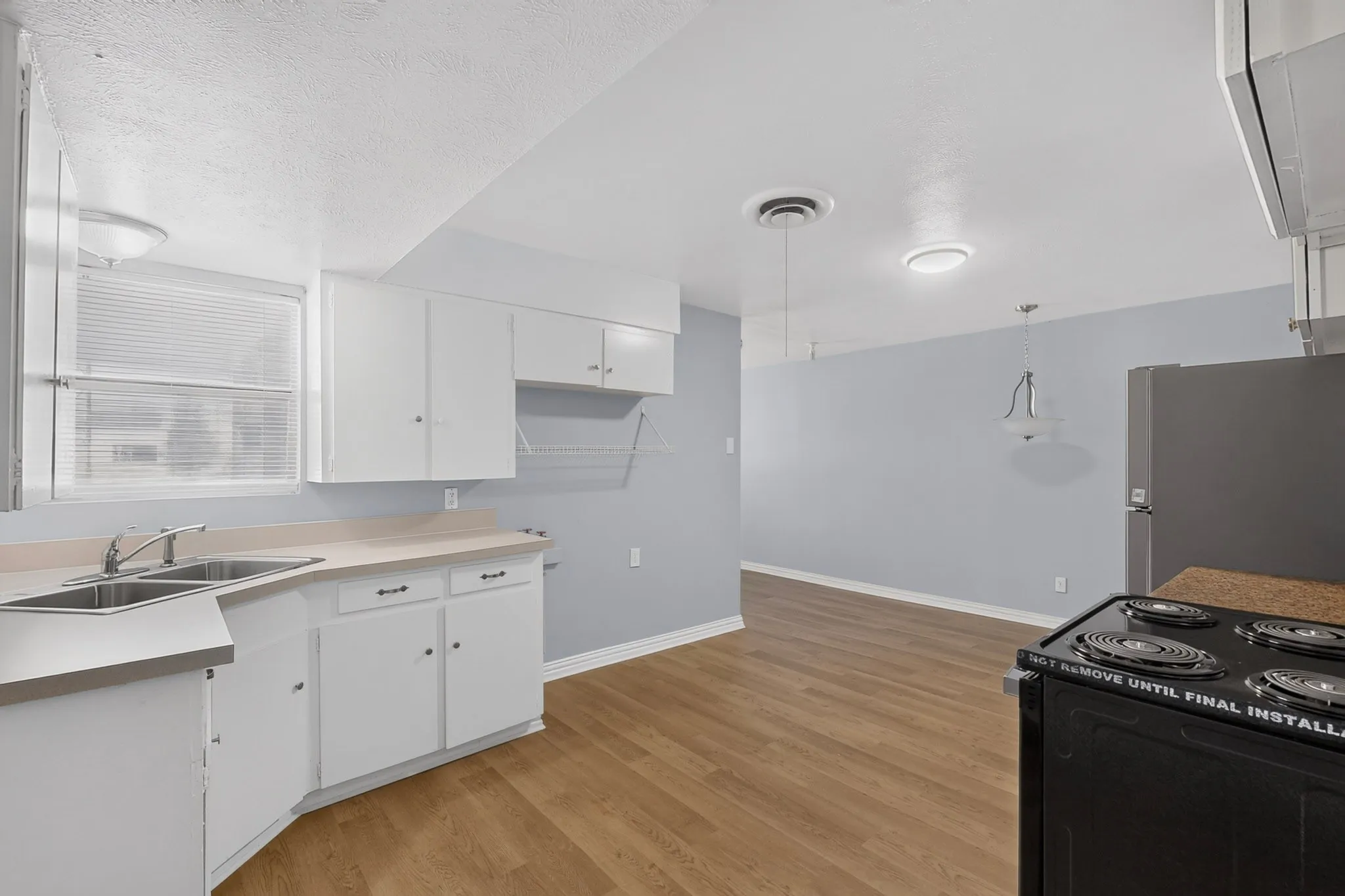 Duplex For Rent in Dallas County , 222 W Union Bower Road, Irving, Texas 75061, 2 Bedroom, 1 Bathroom, Garage spaces, 964 Sqft, built in 1961, mls#21382088, Real Estate Agent in Irving, Homes For Rent in Dallas county, Homes For Rent in Irving, Realtor in Irving Texas, Real Estate Brokerage Independent Realty Texas, Luminita Cordes Realtor
