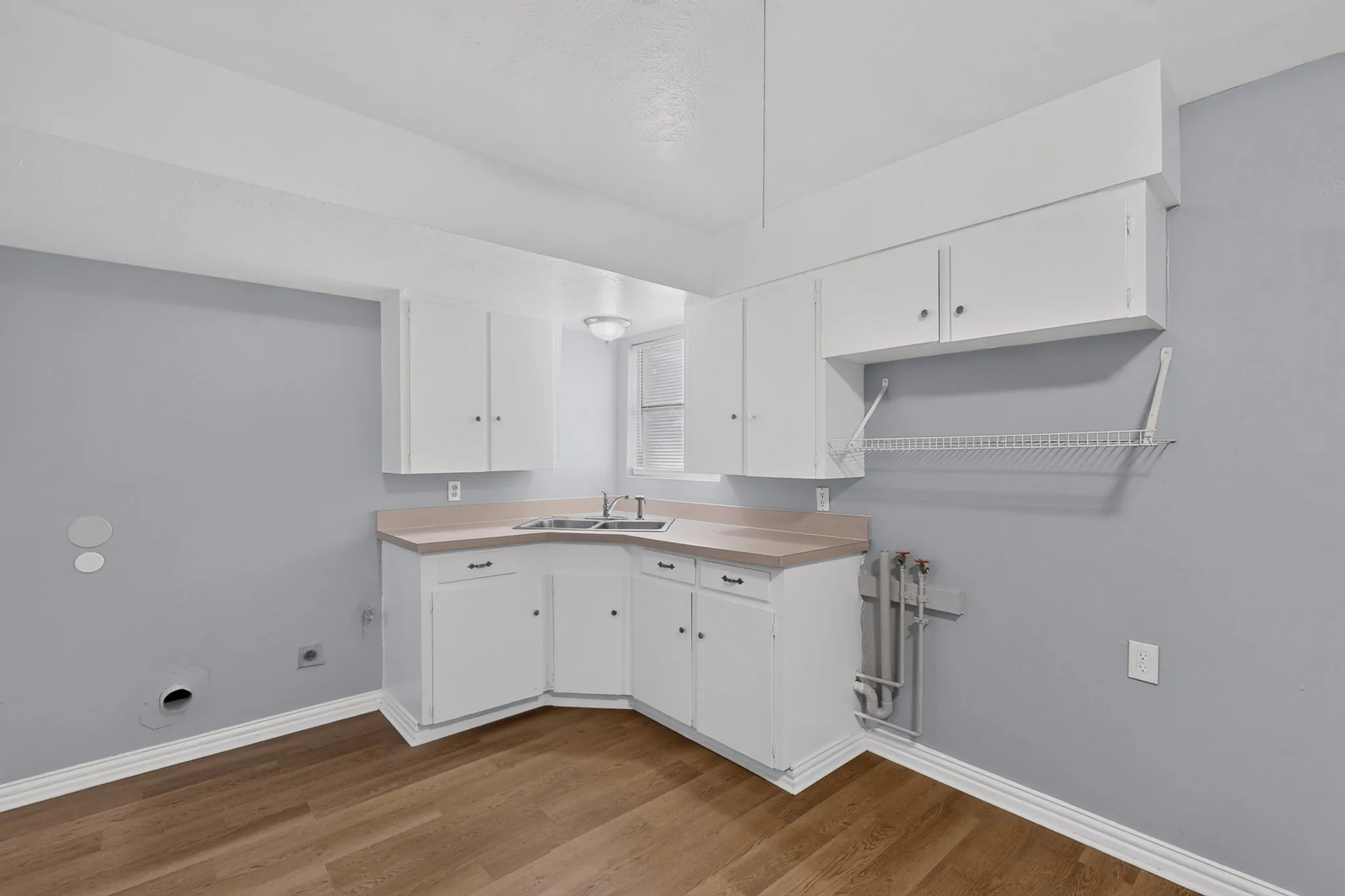 Duplex For Rent in Dallas County , 222 W Union Bower Road, Irving, Texas 75061, 2 Bedroom, 1 Bathroom, Garage spaces, 964 Sqft, built in 1961, mls#21382088, Real Estate Agent in Irving, Homes For Rent in Dallas county, Homes For Rent in Irving, Realtor in Irving Texas, Real Estate Brokerage Independent Realty Texas, Luminita Cordes Realtor