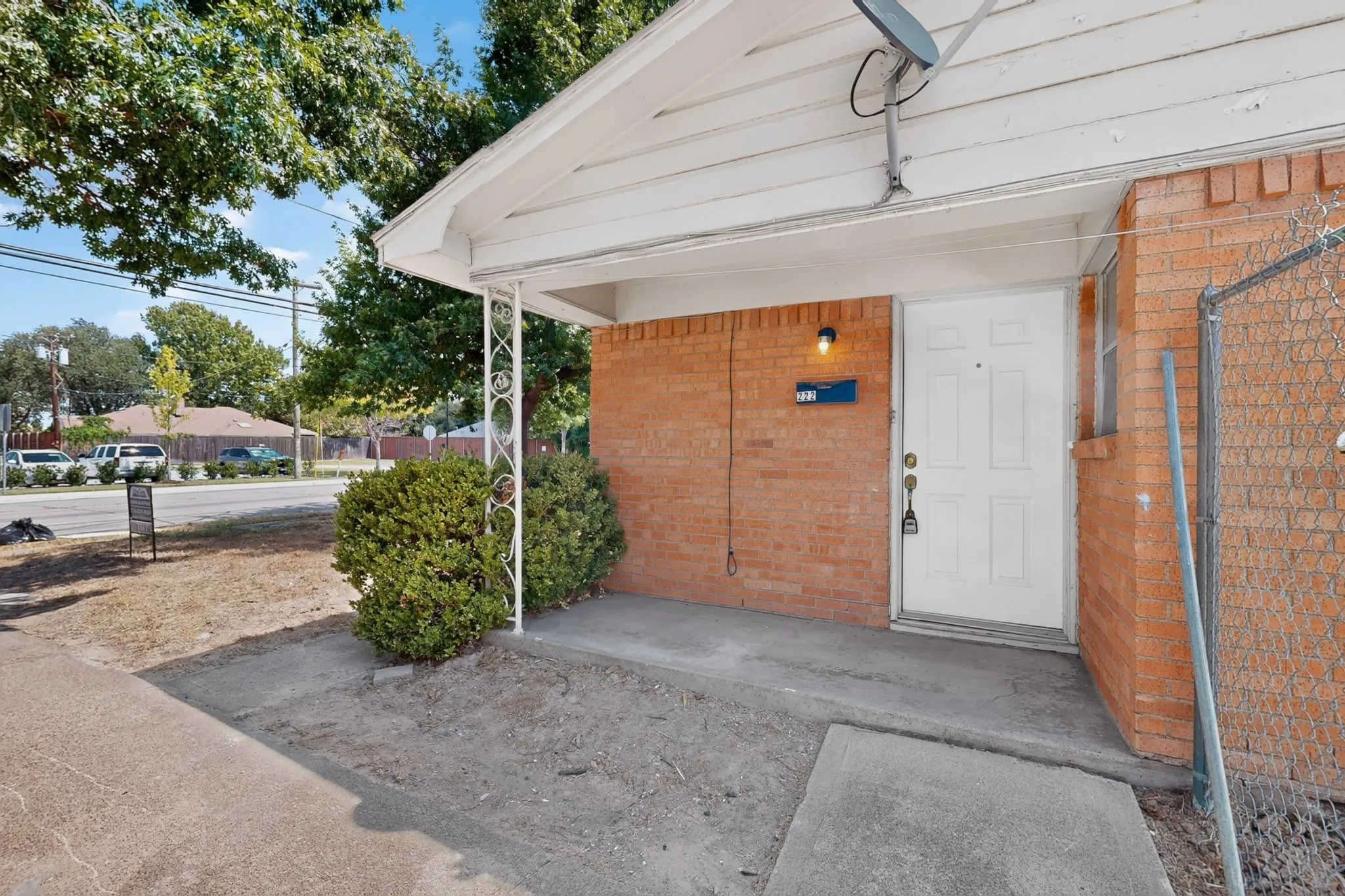Duplex For Rent in Dallas County , 222 W Union Bower Road, Irving, Texas 75061, 2 Bedroom, 1 Bathroom, Garage spaces, 964 Sqft, built in 1961, mls#21382088, Real Estate Agent in Irving, Homes For Rent in Dallas county, Homes For Rent in Irving, Realtor in Irving Texas, Real Estate Brokerage Independent Realty Texas, Luminita Cordes Realtor