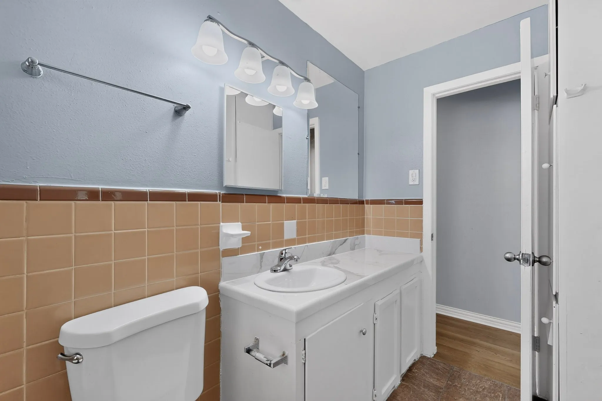 Duplex For Rent in Dallas County , 222 W Union Bower Road, Irving, Texas 75061, 2 Bedroom, 1 Bathroom, Garage spaces, 964 Sqft, built in 1961, mls#21382088, Real Estate Agent in Irving, Homes For Rent in Dallas county, Homes For Rent in Irving, Realtor in Irving Texas, Real Estate Brokerage Independent Realty Texas, Luminita Cordes Realtor