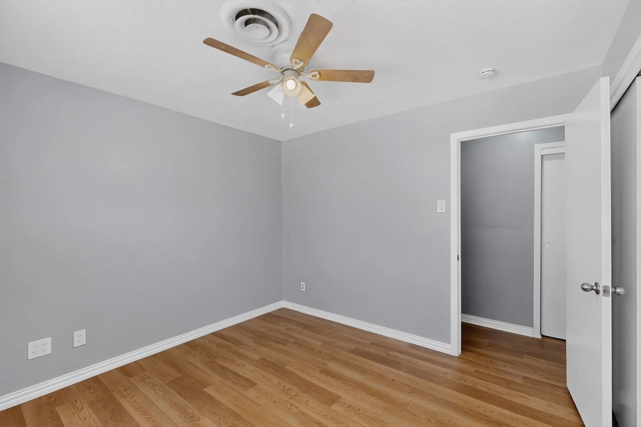 Duplex For Rent in Dallas County , 222 W Union Bower Road, Irving, Texas 75061, 2 Bedroom, 1 Bathroom, Garage spaces, 964 Sqft, built in 1961, mls#21382088, Real Estate Agent in Irving, Homes For Rent in Dallas county, Homes For Rent in Irving, Realtor in Irving Texas, Real Estate Brokerage Independent Realty Texas, Luminita Cordes Realtor
