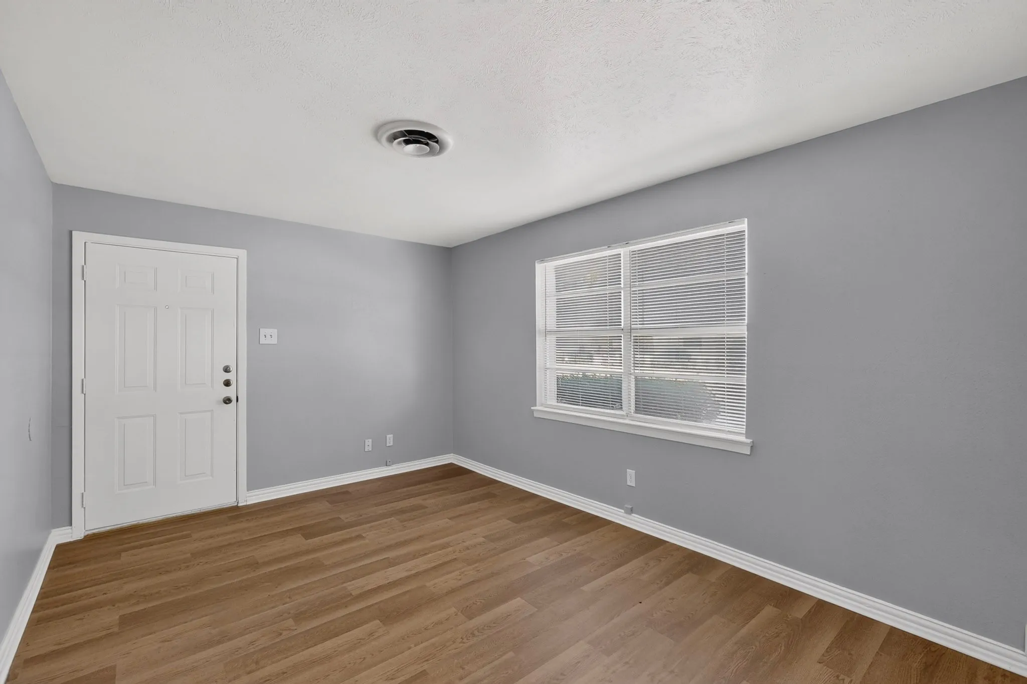 Duplex For Rent in Dallas County , 222 W Union Bower Road, Irving, Texas 75061, 2 Bedroom, 1 Bathroom, Garage spaces, 964 Sqft, built in 1961, mls#21382088, Real Estate Agent in Irving, Homes For Rent in Dallas county, Homes For Rent in Irving, Realtor in Irving Texas, Real Estate Brokerage Independent Realty Texas, Luminita Cordes Realtor