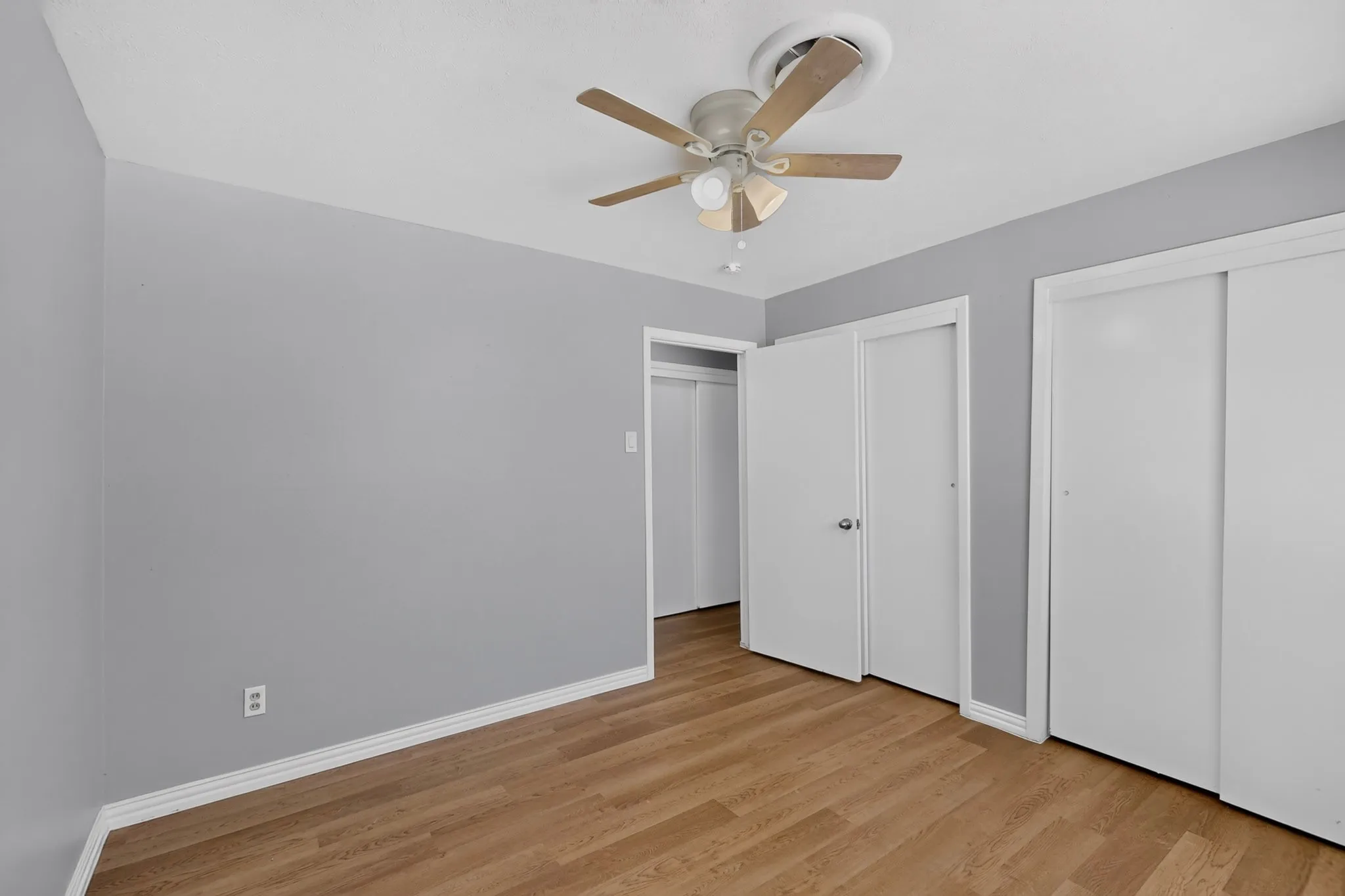 Duplex For Rent in Dallas County , 222 W Union Bower Road, Irving, Texas 75061, 2 Bedroom, 1 Bathroom, Garage spaces, 964 Sqft, built in 1961, mls#21382088, Real Estate Agent in Irving, Homes For Rent in Dallas county, Homes For Rent in Irving, Realtor in Irving Texas, Real Estate Brokerage Independent Realty Texas, Luminita Cordes Realtor