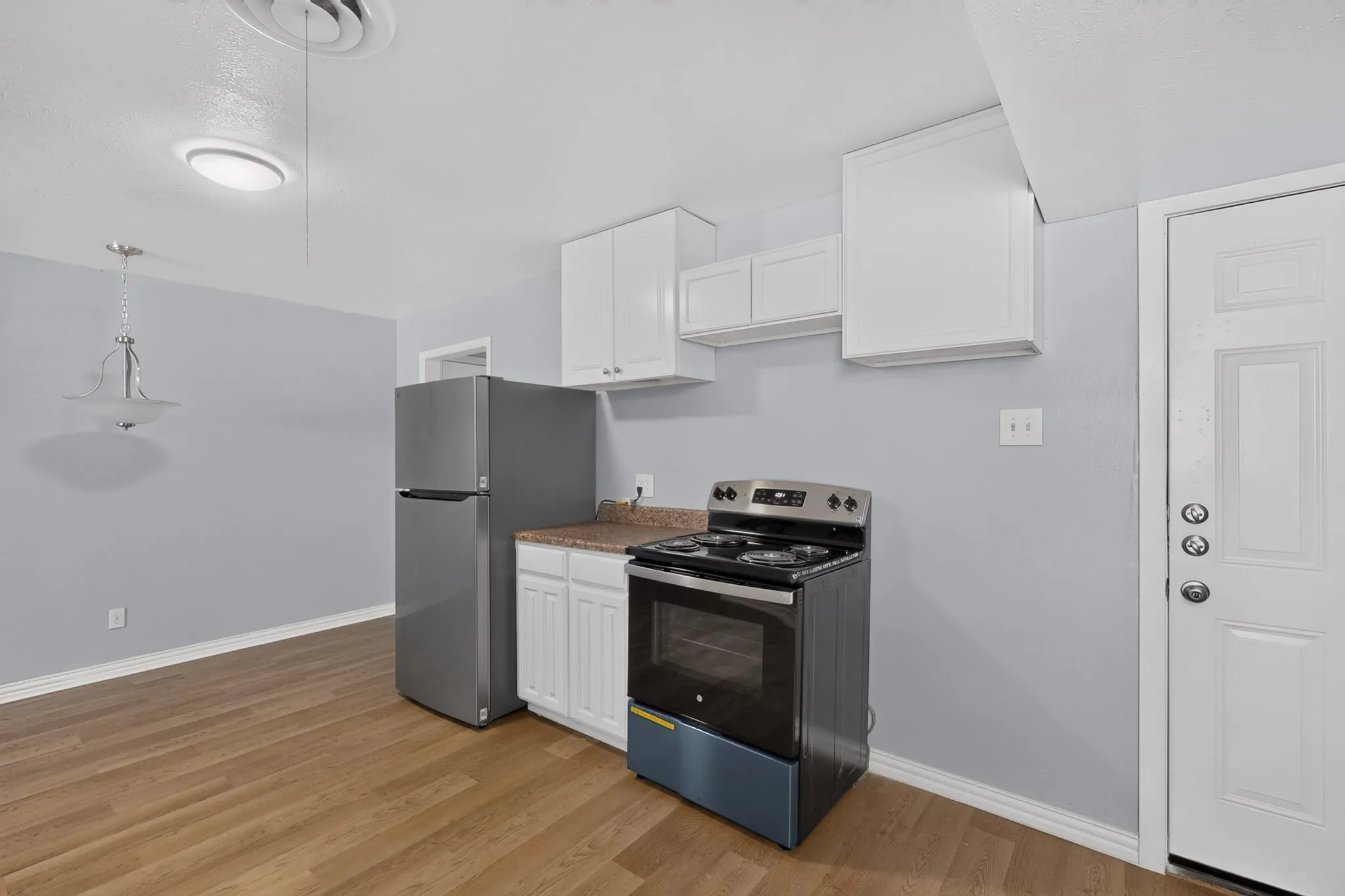 Duplex For Rent in Dallas County , 222 W Union Bower Road, Irving, Texas 75061, 2 Bedroom, 1 Bathroom, Garage spaces, 964 Sqft, built in 1961, mls#21382088, Real Estate Agent in Irving, Homes For Rent in Dallas county, Homes For Rent in Irving, Realtor in Irving Texas, Real Estate Brokerage Independent Realty Texas, Luminita Cordes Realtor
