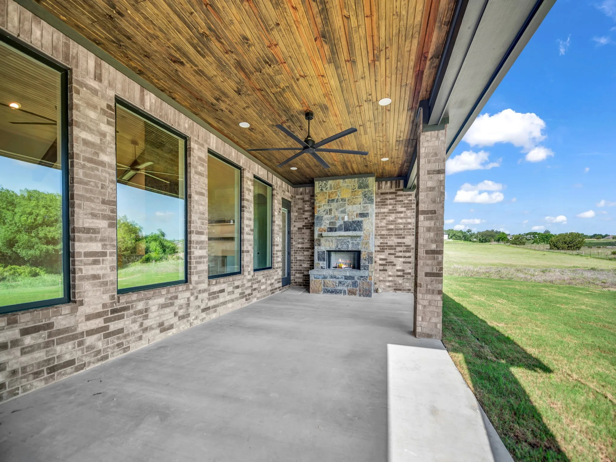 Single Family Residence For Sale in Parker County , 614 Hondo Crossing, Weatherford, Texas 76087, 4 Bedroom, 3 Bathroom, 3 Garage spaces, 3,233 Sqft, built in 2026, mls#21382184, Real Estate Agent in Weatherford, Homes For Sale in Parker county, Homes For Sale in Weatherford, Realtor in Weatherford Texas, Real Estate Brokerage Independent Realty Texas, Luminita Cordes Realtor