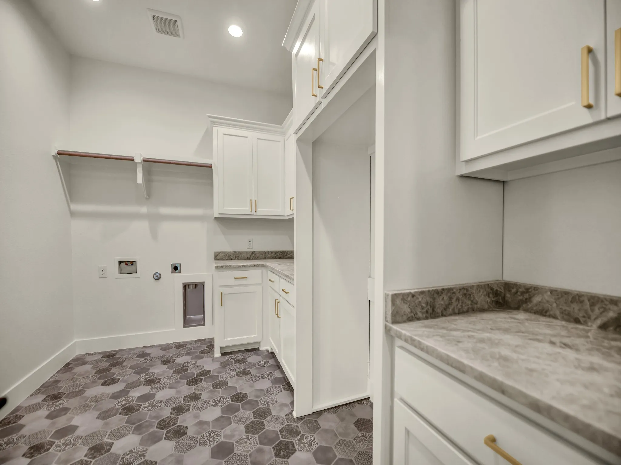 Single Family Residence For Sale in Parker County , 614 Hondo Crossing, Weatherford, Texas 76087, 4 Bedroom, 3 Bathroom, 3 Garage spaces, 3,233 Sqft, built in 2026, mls#21382184, Real Estate Agent in Weatherford, Homes For Sale in Parker county, Homes For Sale in Weatherford, Realtor in Weatherford Texas, Real Estate Brokerage Independent Realty Texas, Luminita Cordes Realtor