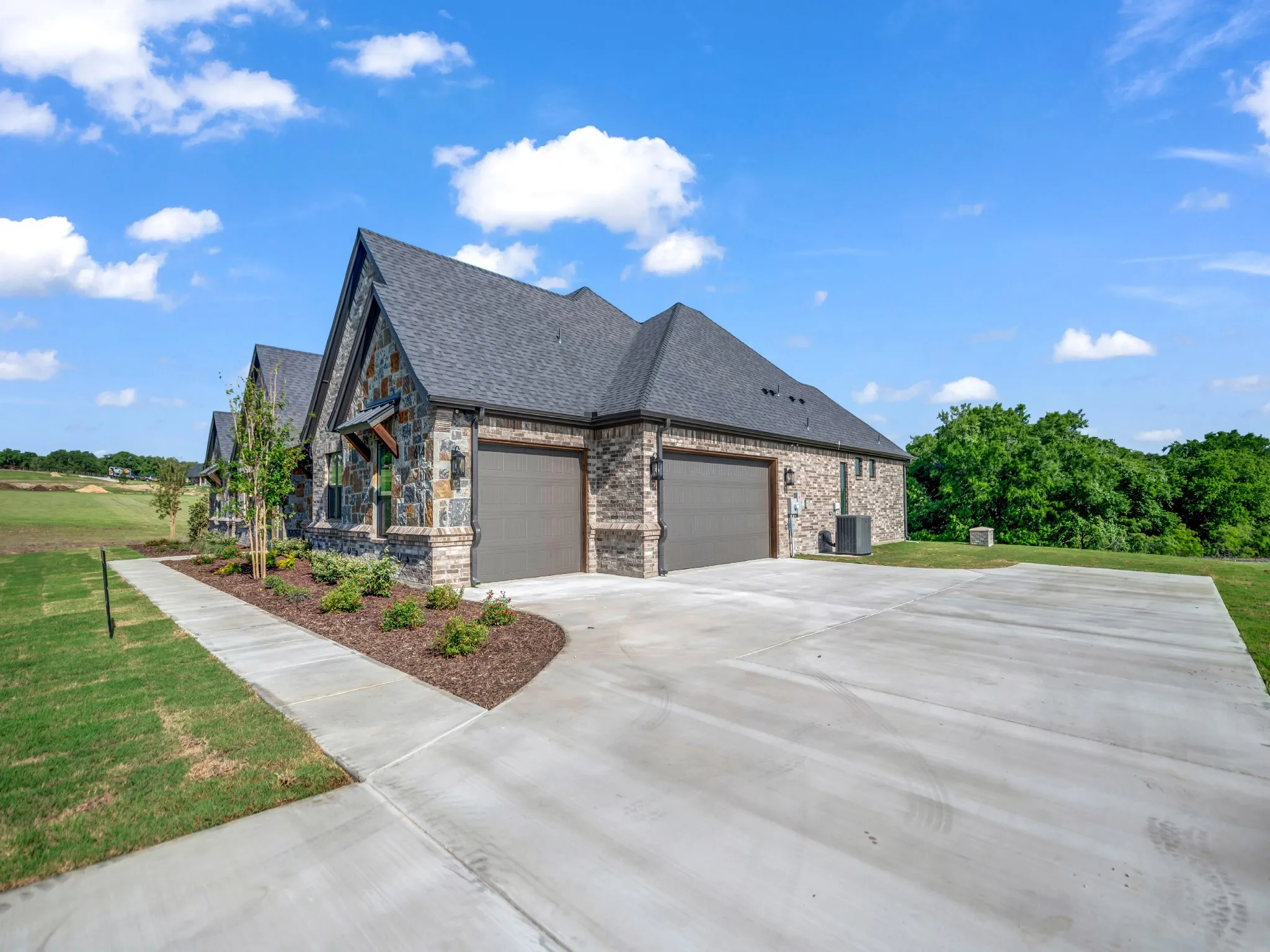 Single Family Residence For Sale in Parker County , 614 Hondo Crossing, Weatherford, Texas 76087, 4 Bedroom, 3 Bathroom, 3 Garage spaces, 3,233 Sqft, built in 2026, mls#21382184, Real Estate Agent in Weatherford, Homes For Sale in Parker county, Homes For Sale in Weatherford, Realtor in Weatherford Texas, Real Estate Brokerage Independent Realty Texas, Luminita Cordes Realtor